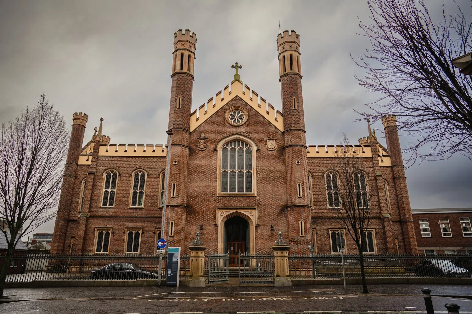  Laura and Matthews wedding in the Muddler’s Club restaurant in Belfast’s Cathedral Quarter. The couple got ready in the Hilton hotel before heading to St.Malachy’s church for their ceremony. Afterwards, we took photos around Cathedral Quarter before
