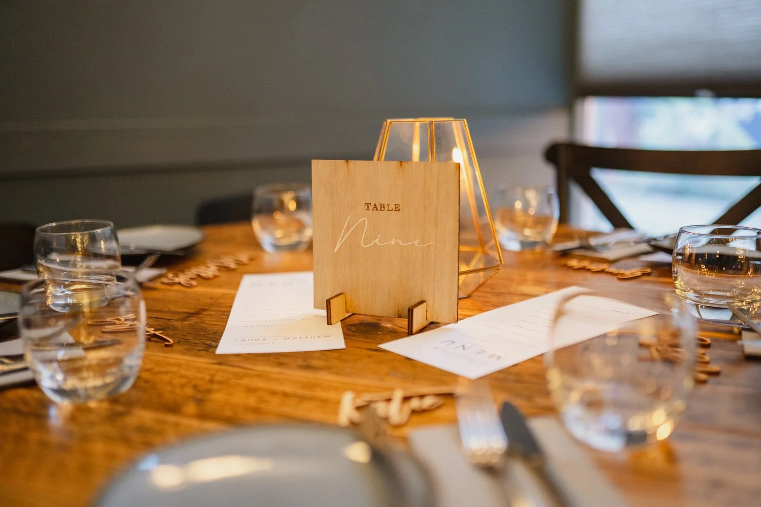  Laura and Matthews wedding in the Muddler’s Club restaurant in Belfast’s Cathedral Quarter. The couple got ready in the Hilton hotel before heading to St.Malachy’s church for their ceremony. Afterwards, we took photos around Cathedral Quarter before