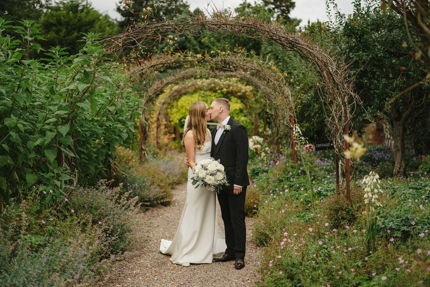 Larchfield Wedding Photos - Susie and Aaron 0008.JPG