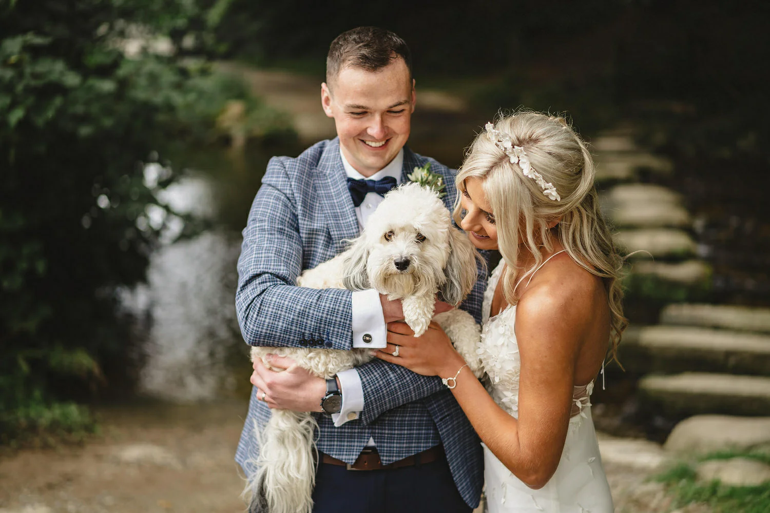 Dogs don’t count in the guest limit, so you can bring along your furry friends for some photos.