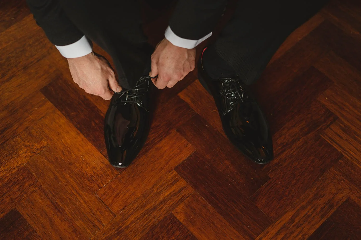  Louise and Peter’s gorgeous wedding photos in The Treehouse at AMPM. After morning prep in Omagh, we headed to Belfast for their humanist ceremony in AMPM, followed by photos around City Hall in Belfast.  