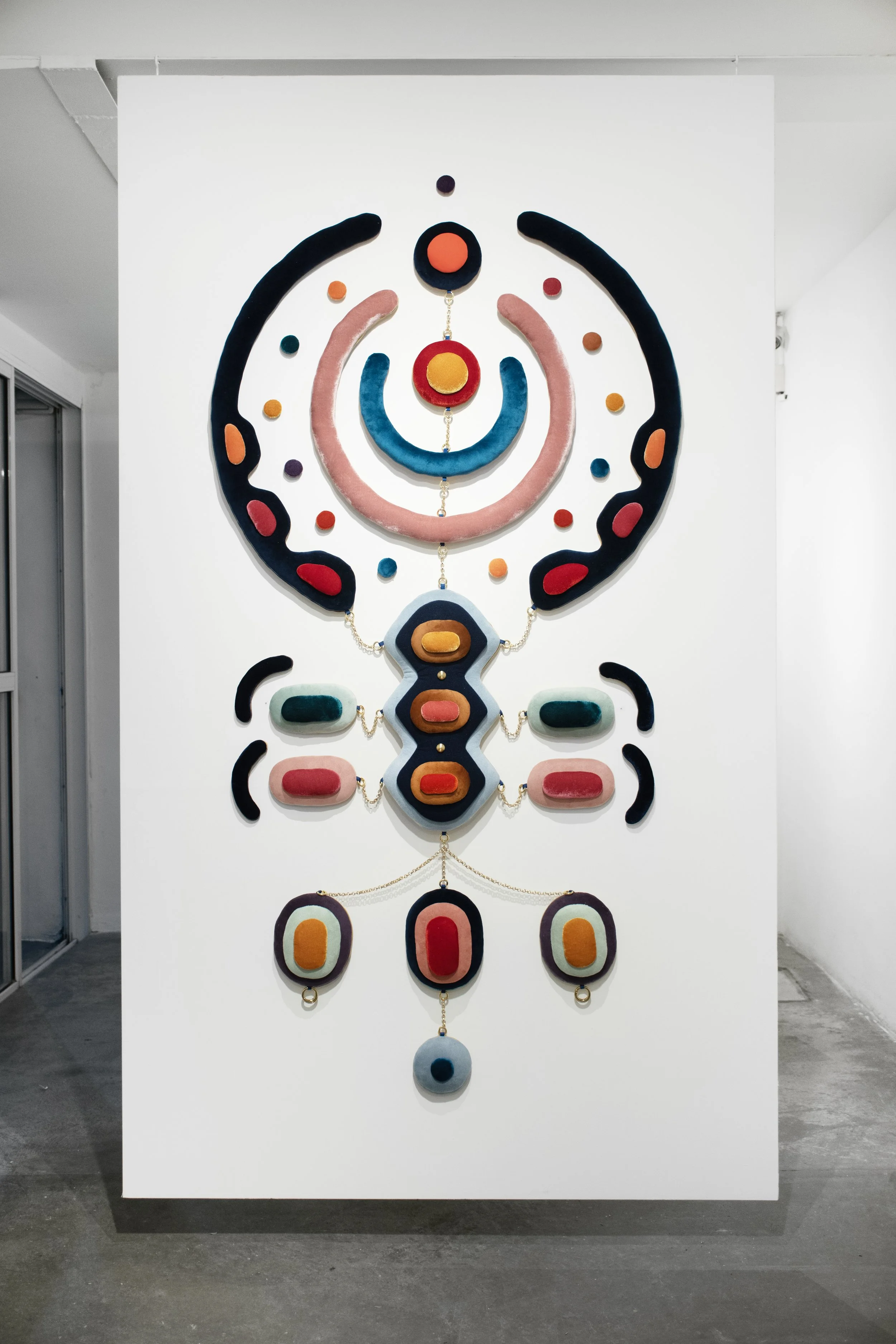 Totem, 2024
Série: "Imagens preenchedoras"