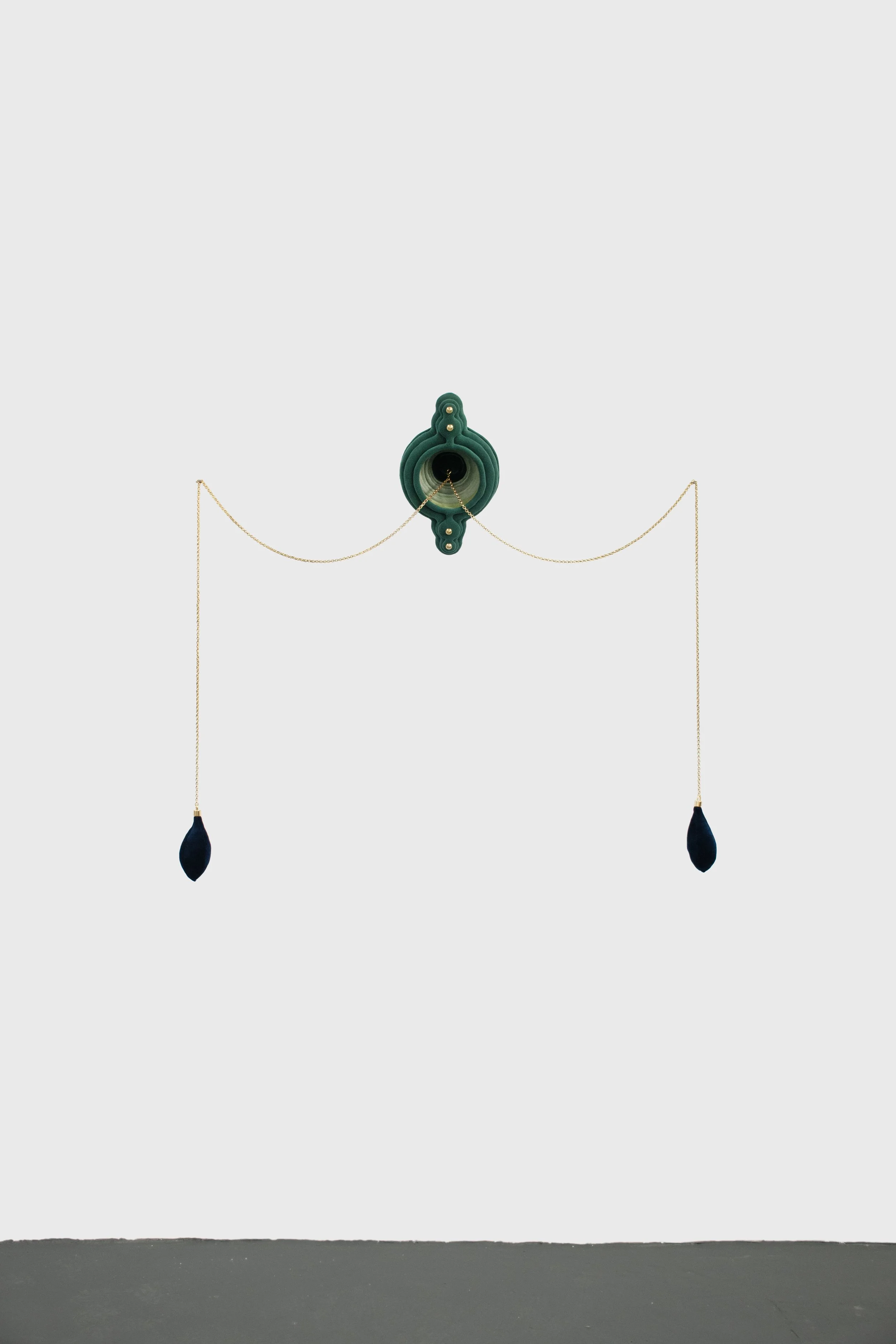 Relógio à prova do tempo, 2024
Série: "Imagens preenchedoras"