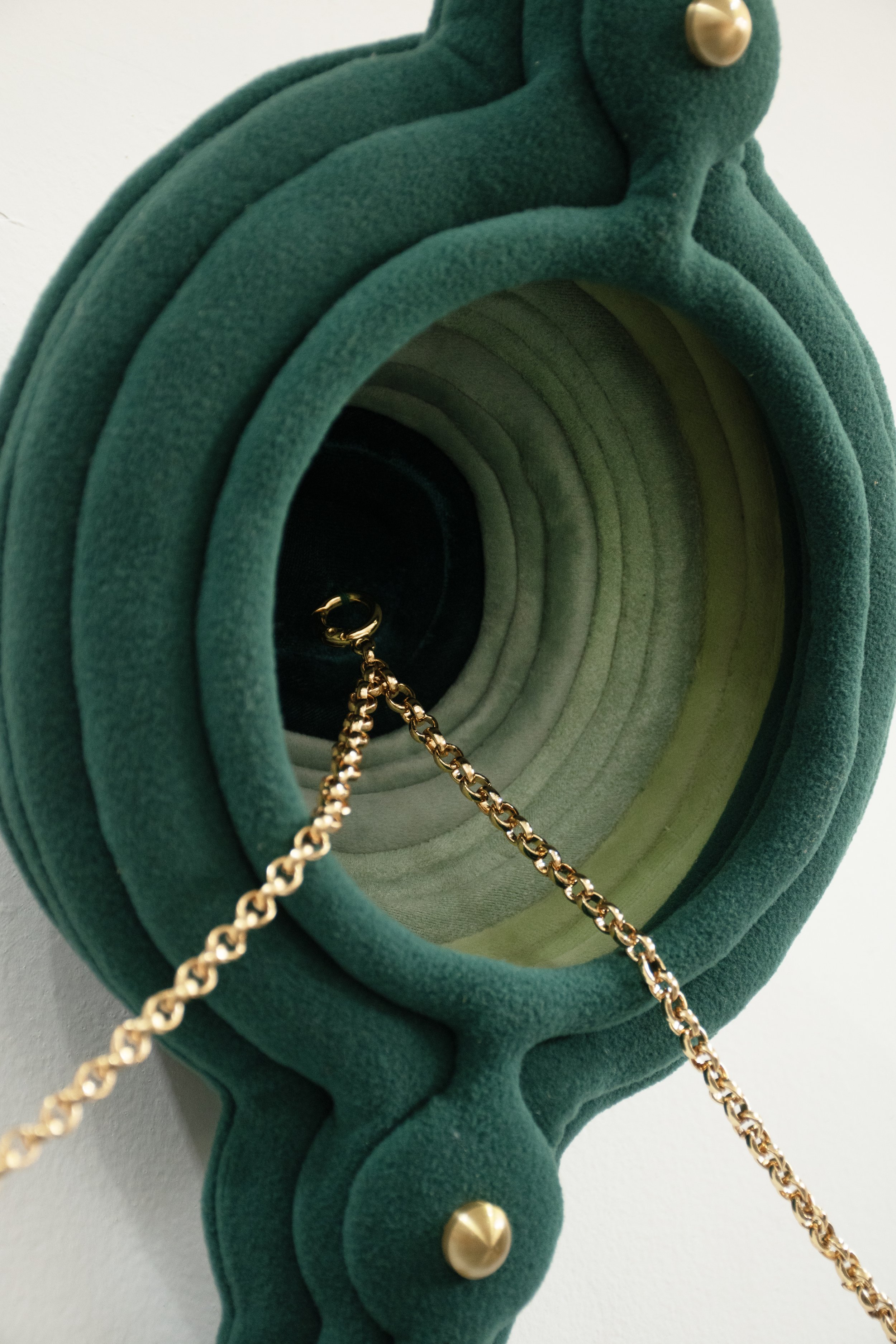 Relógio à prova do tempo, 2024
Série: "Imagens preenchedoras"