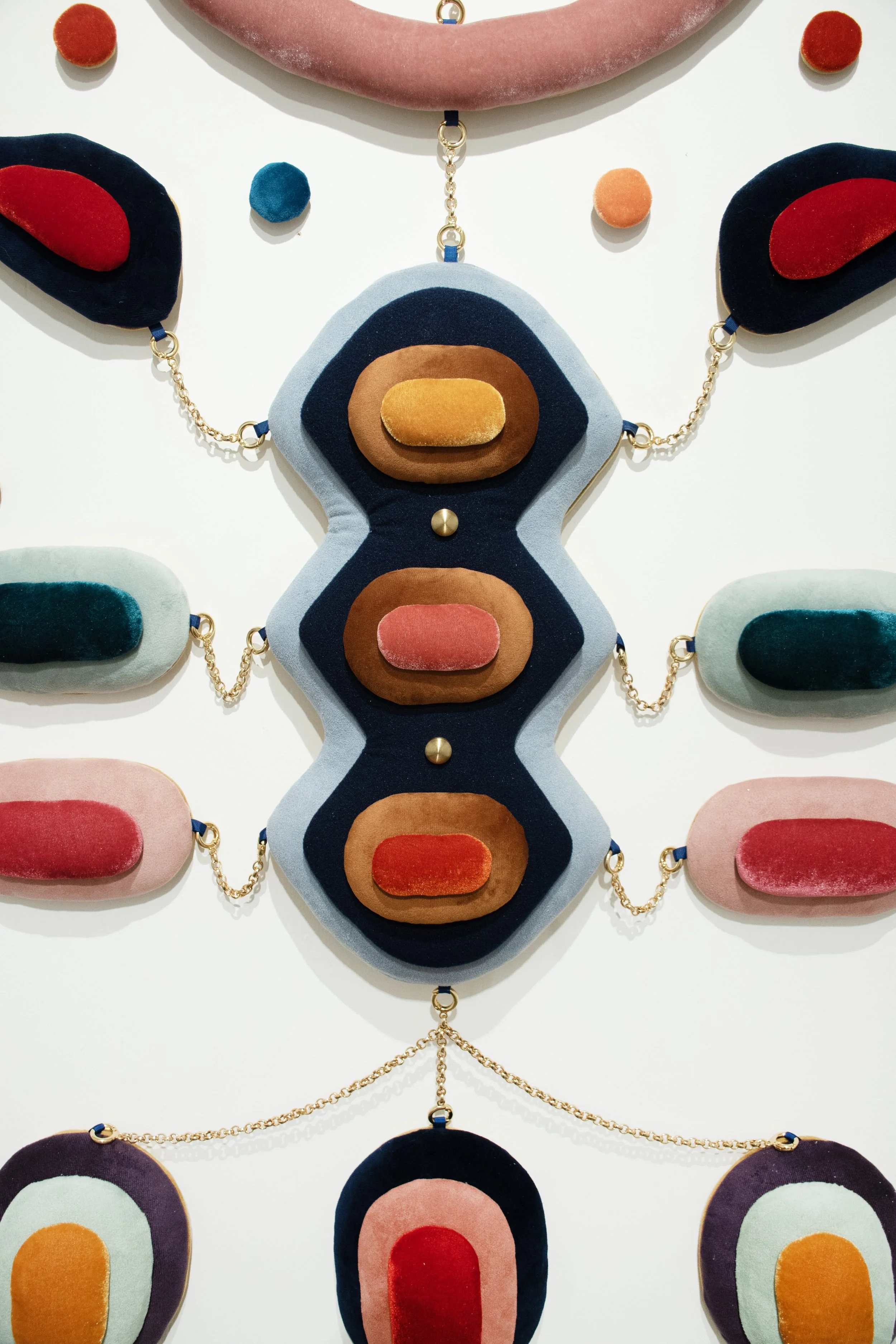 Totem, 2024
Série: "Imagens preenchedoras"