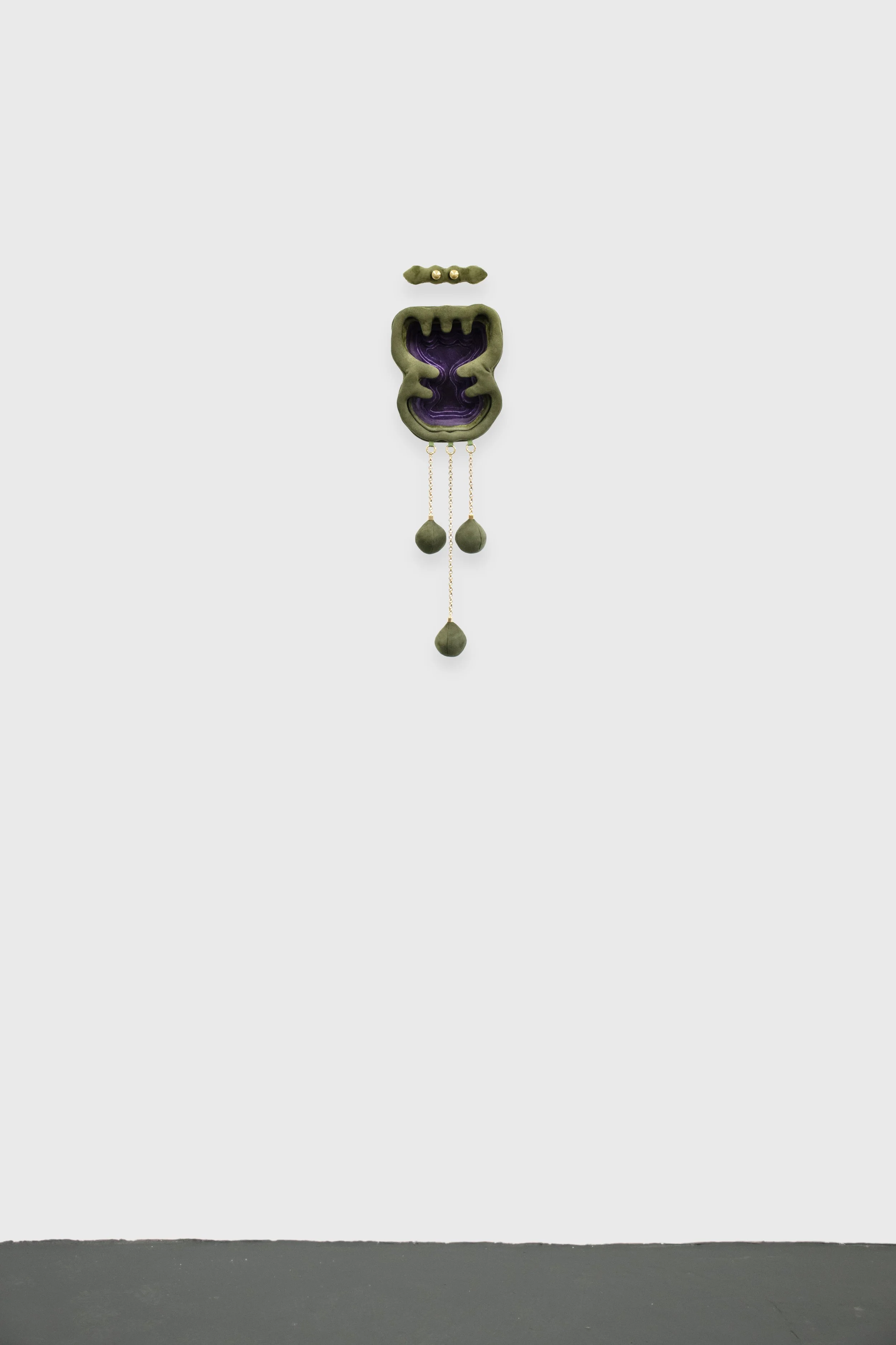 Flor-oferenda, 2024
Série: "Imagens preenchedoras"