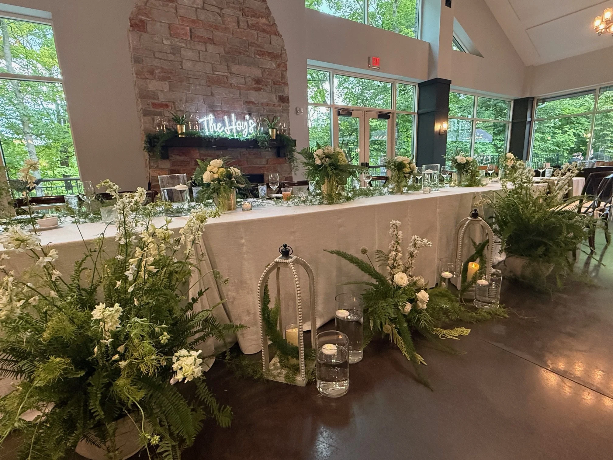 Jen wedding head table.jpeg