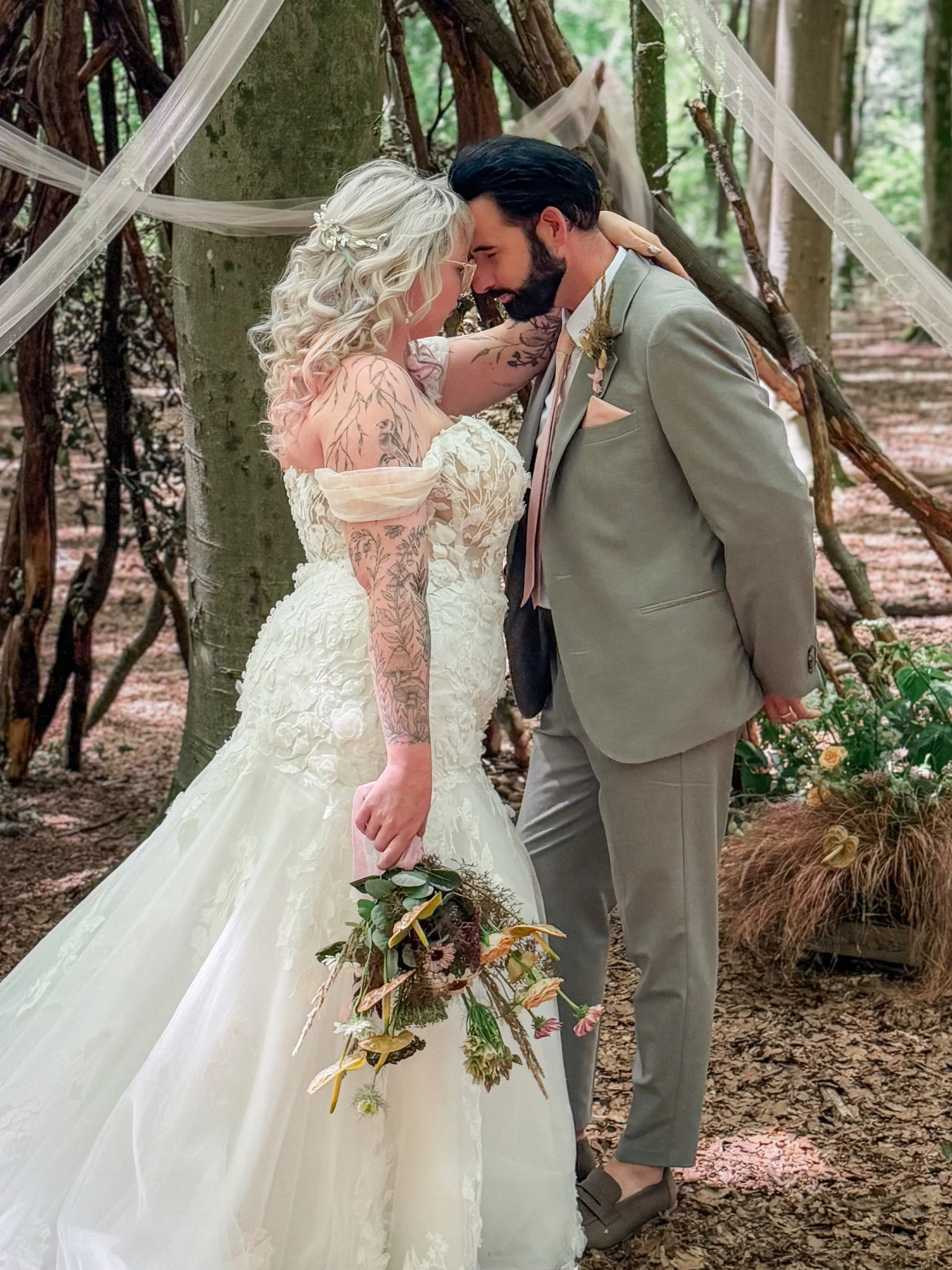 A little glimpse into our soft boho woodland wedding shoot 🌿

I wanted to share a few of my favourite images that I captured on the day: a little behind-the-scenes look through my own lens before the final galleries arrive 🤍

This shoot was such a 