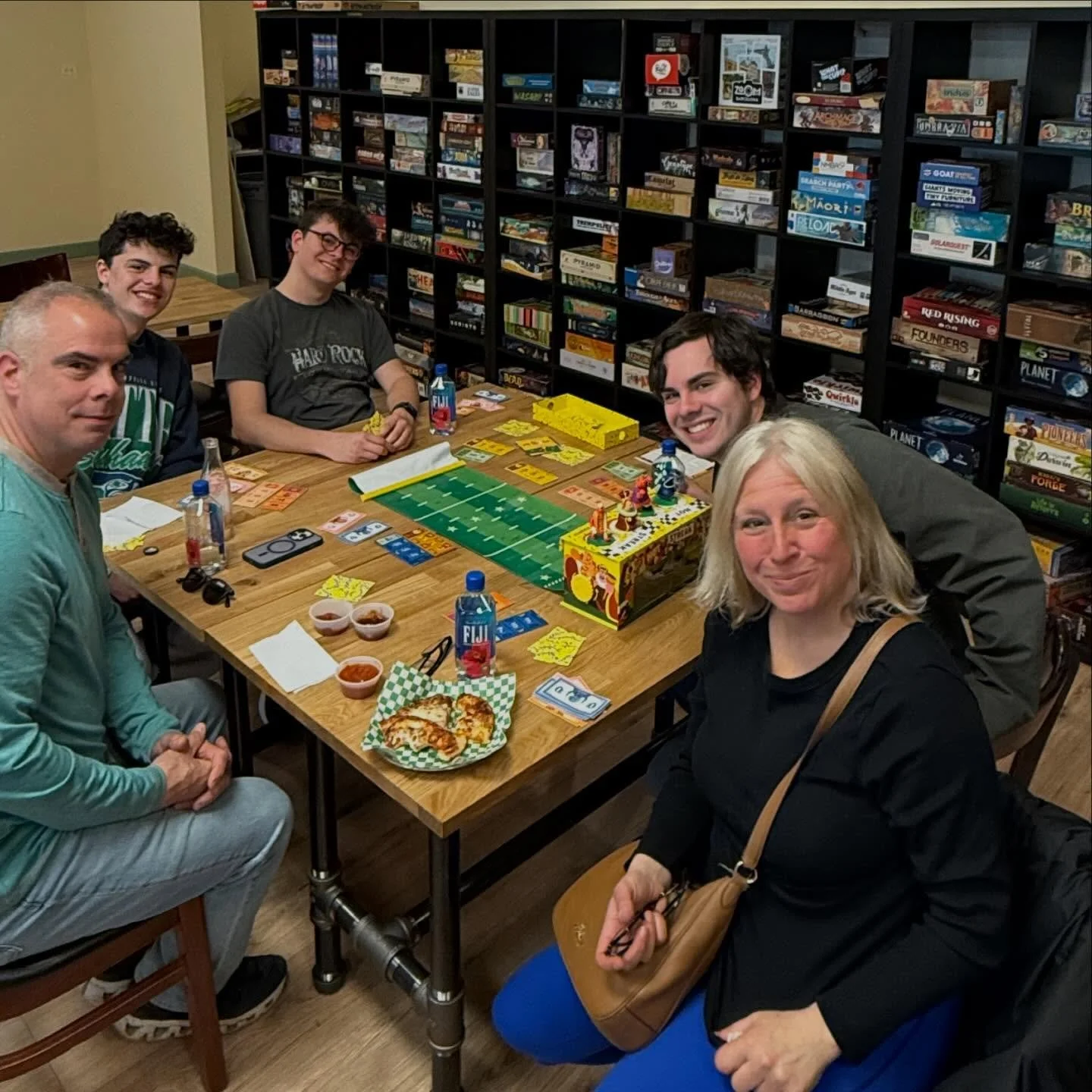 Hot Streak! The best betting and racing game! We&rsquo;re open all spring break week at noon!

#flgs #longisland #springbreak #boardgames familyfun