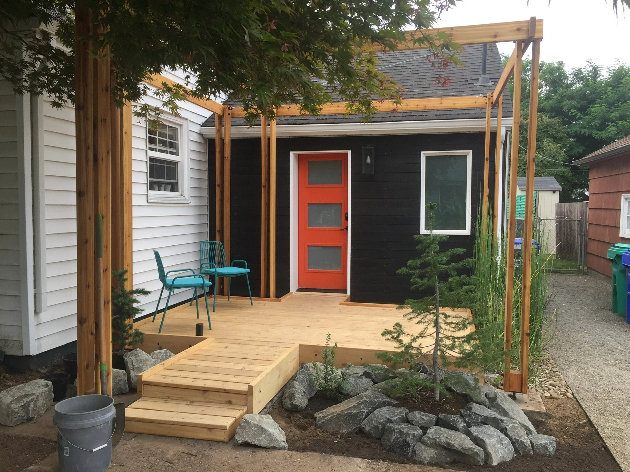 A side deck was built that was a little more secluded and creates a sitting area off the newly-created master suite. A trellis structure was built make it feel more like an outdoor room.