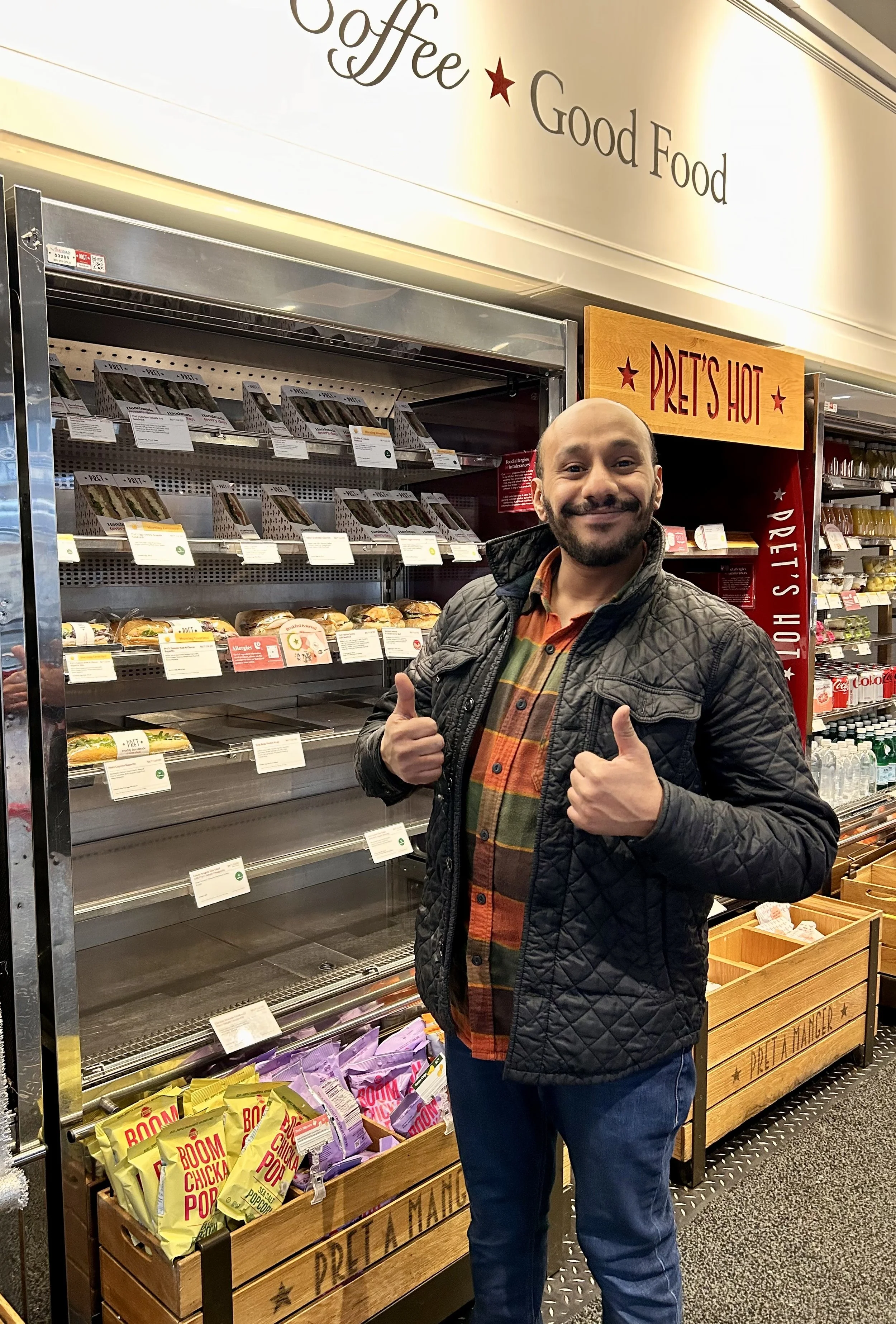 Photo of a Pret a Manger employee giving a thumbs up for donating to DC Food Rescue