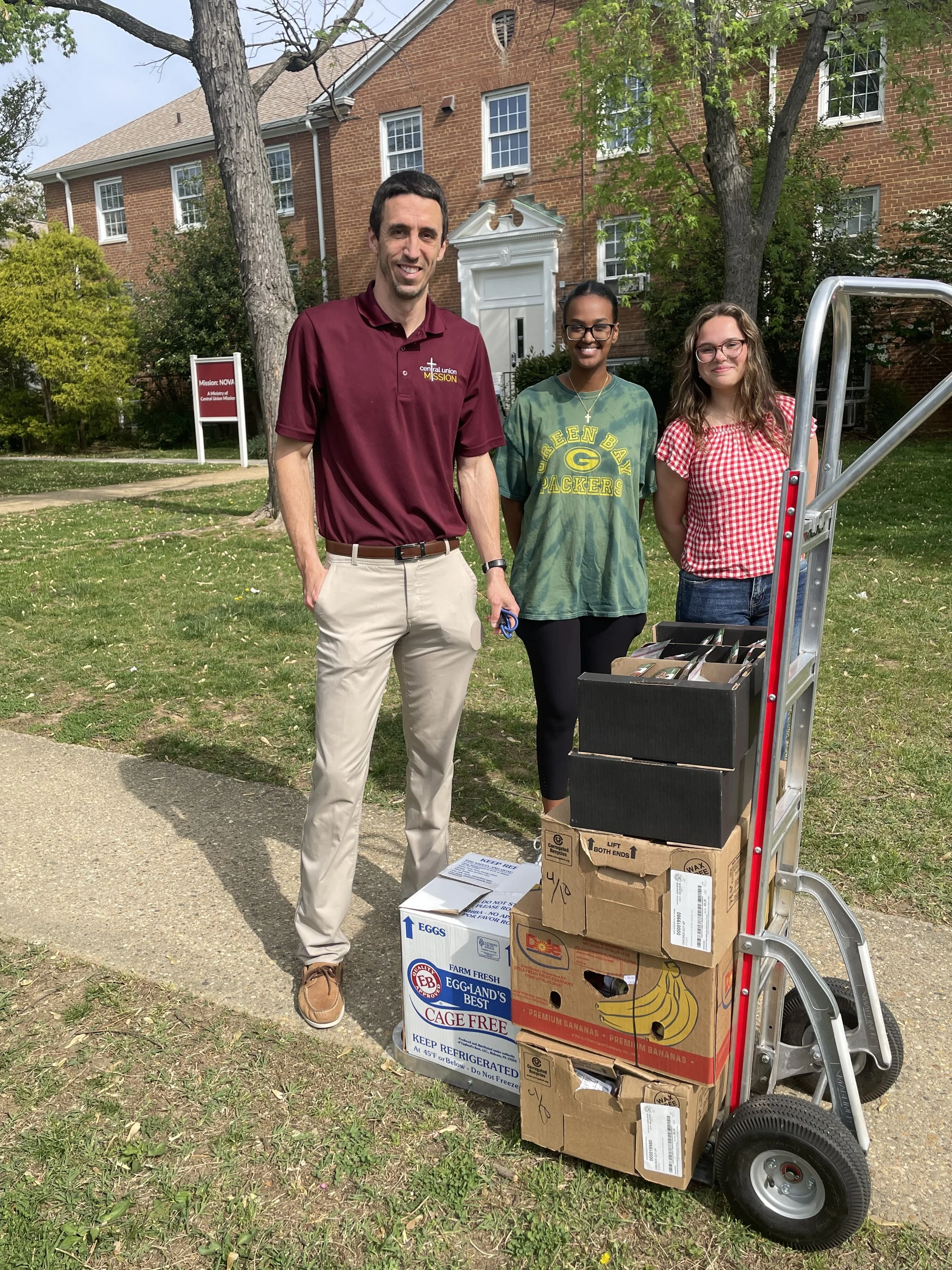 Photo of a food rescue being delivered to Mission: NOVA in Arlington, Virginia.