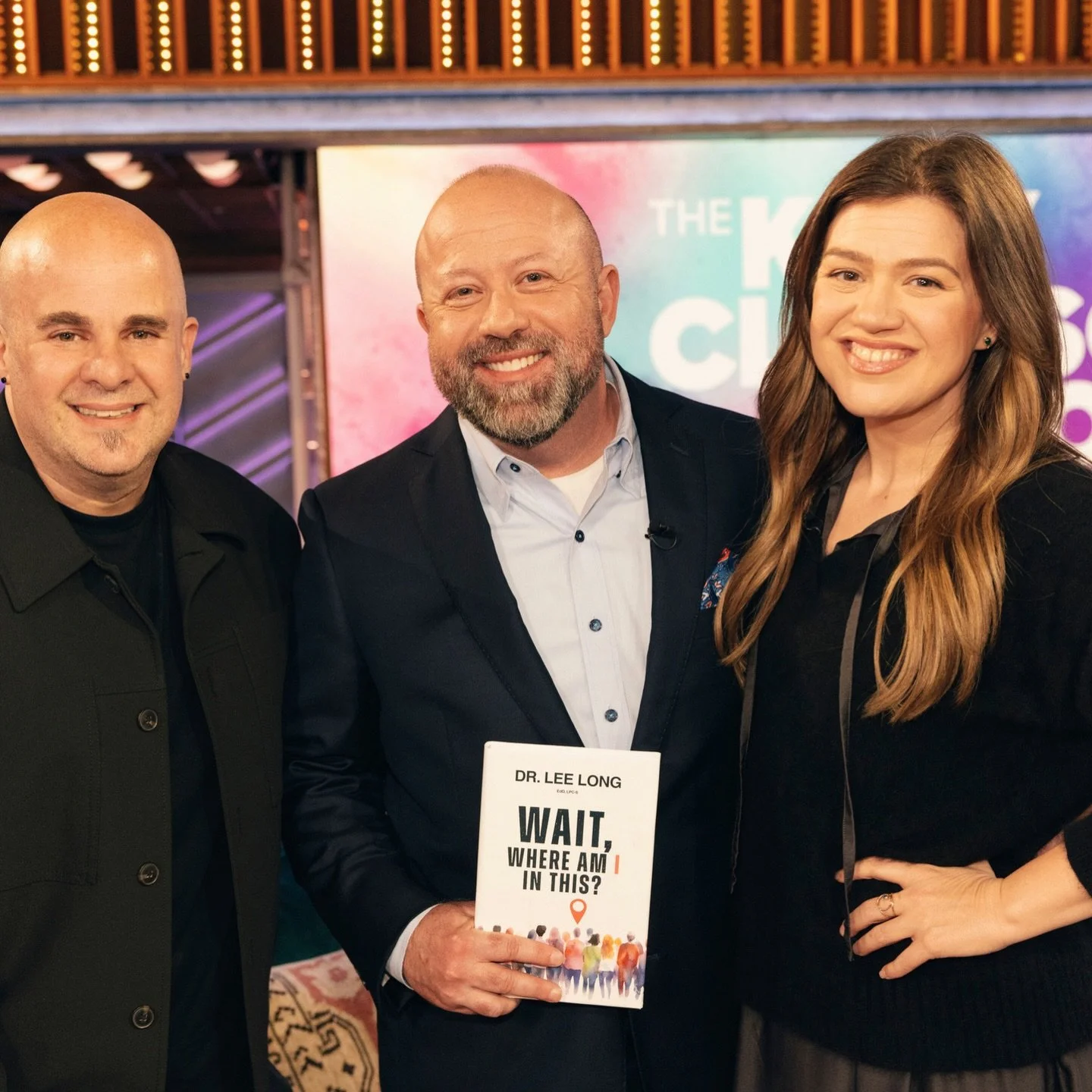 I&rsquo;m excited to share that I&rsquo;ll be on @thekellyclarksonshow tomorrow on NBC talking about my new book, WAIT, Where Am I in This? &hellip; Check your local listings to see what time it airs in your area! 

#thekellyclarksonshow #kellyclarks