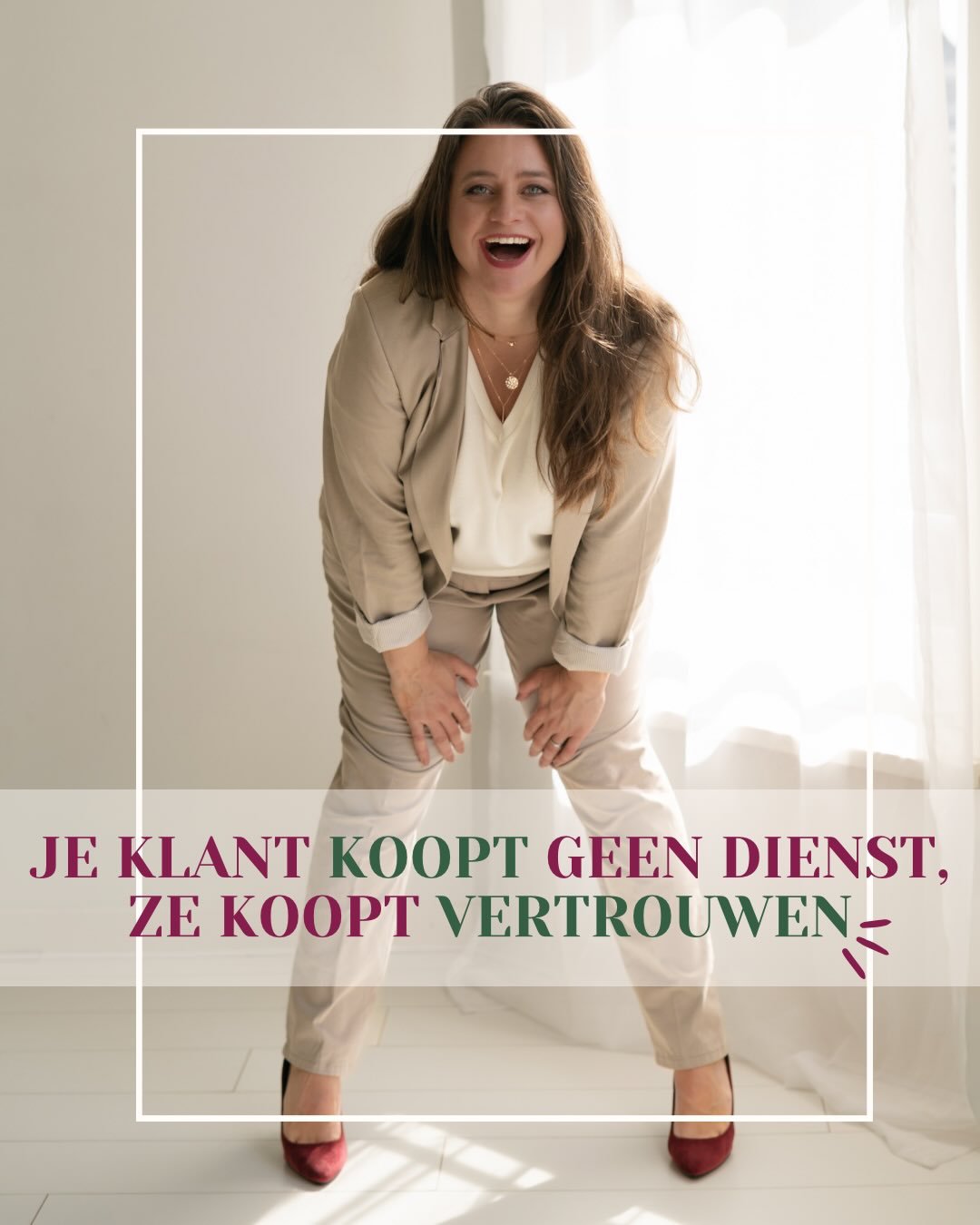 Je ideale klant koopt niet alleen met haar hoofd, maar vooral met haar gevoel. 

Vanaf het eerste moment dat ze je zien ontstaat er een connectie (of juist niet🥴). 

En jaaaa sterke beelden zijn heel belangrijk! 

Wanneer je toekomstige klant op jou
