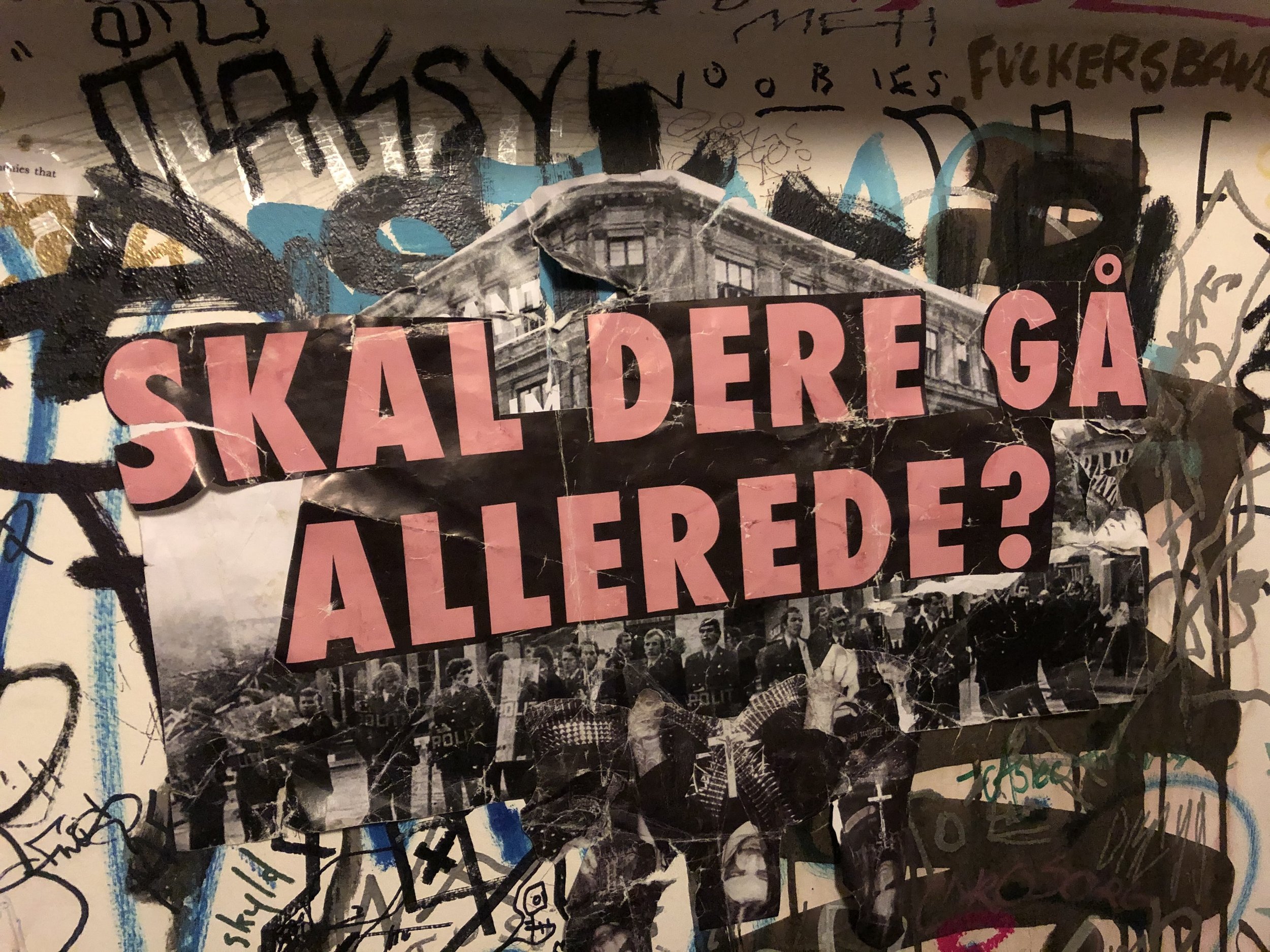 A collage featuring a black-and-white vintage photo of a building, a scene with police officers, and various graffiti, with a large pink text overlay in a foreign language asking a question.