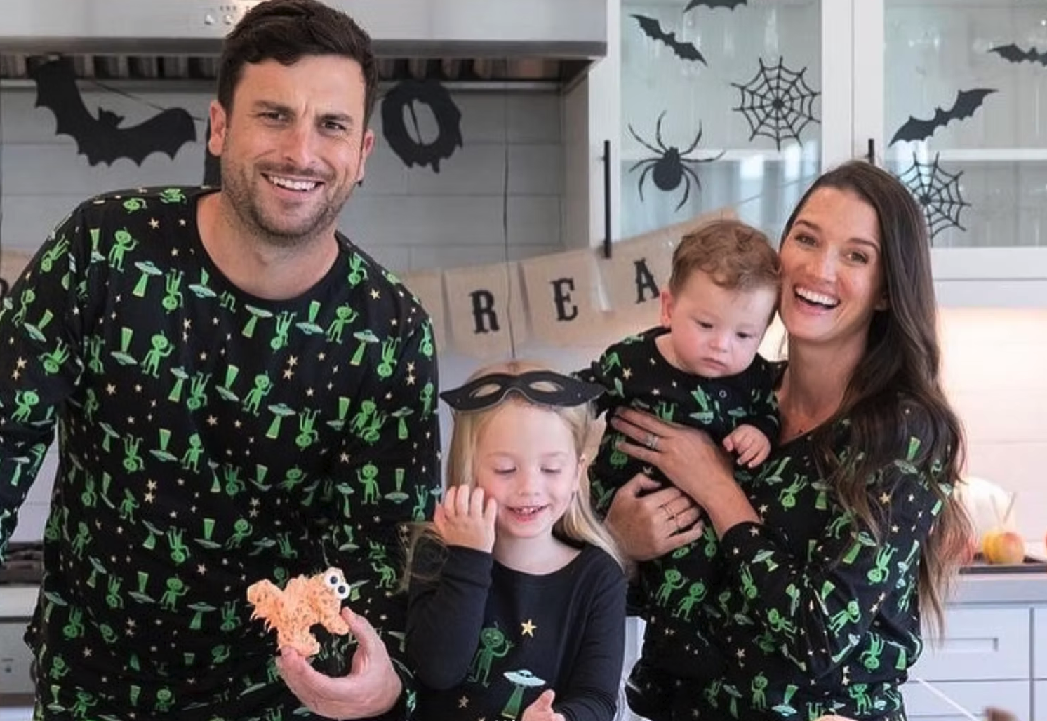 Leveret Clothing - Jade & Tanner Photoshoot
Set Dressing
Shot on location in San Juan Capistrano