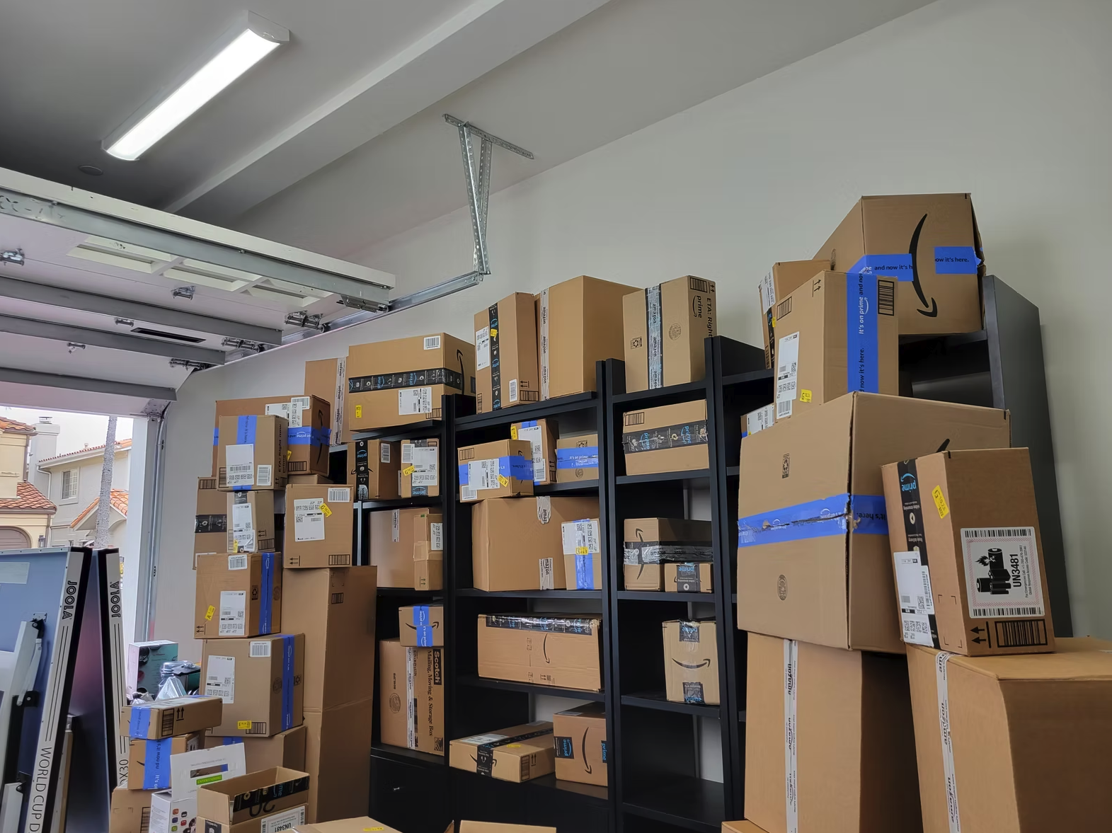 I Tried The WORLD’S SMALLEST iPHONE - YouTube Vlog
Set Dressing
shot on location in Los Angeles