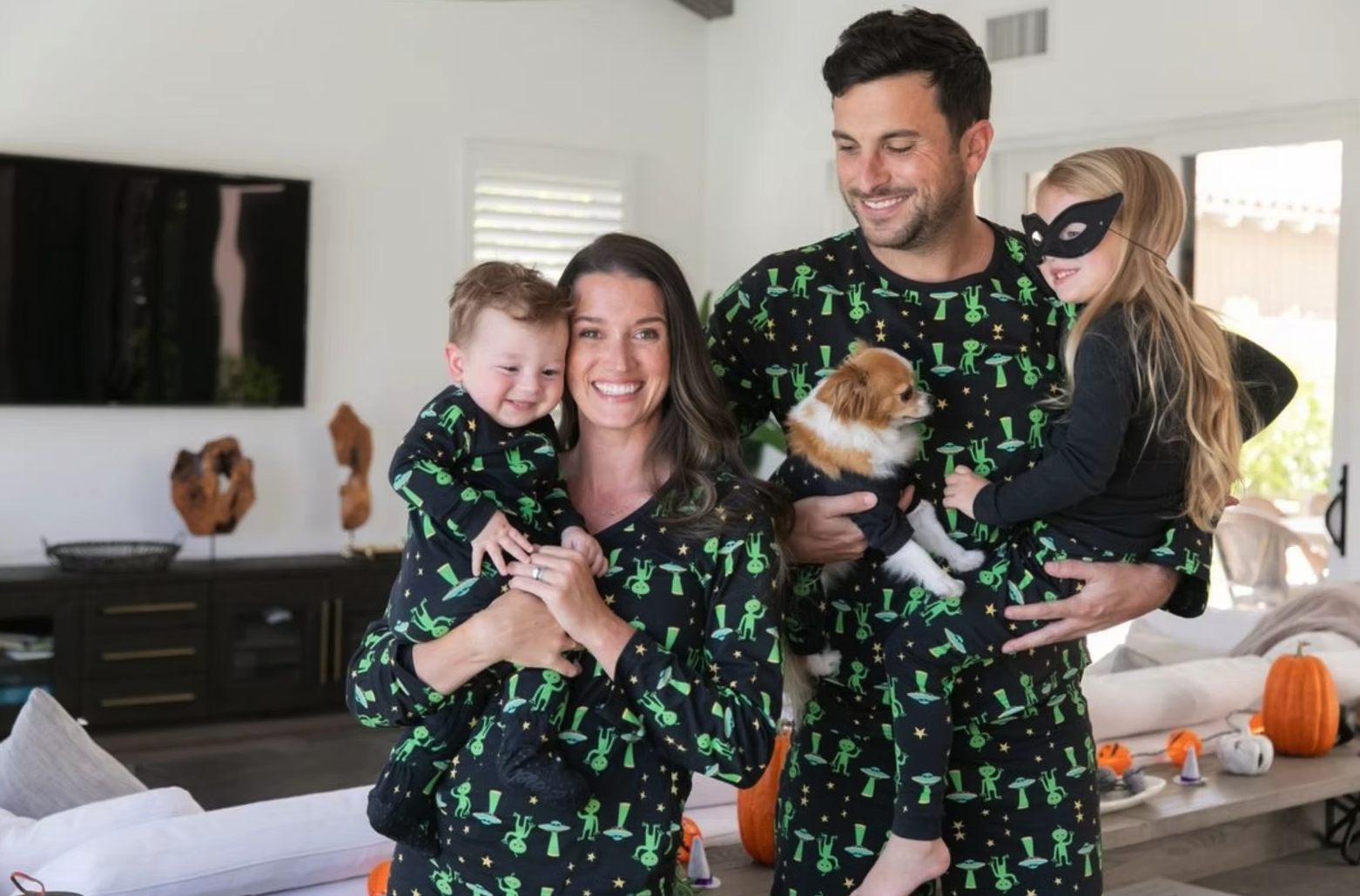 Leveret Clothing - Jade & Tanner Photoshoot
Set Dressing
Shot on location in San Juan Capistrano