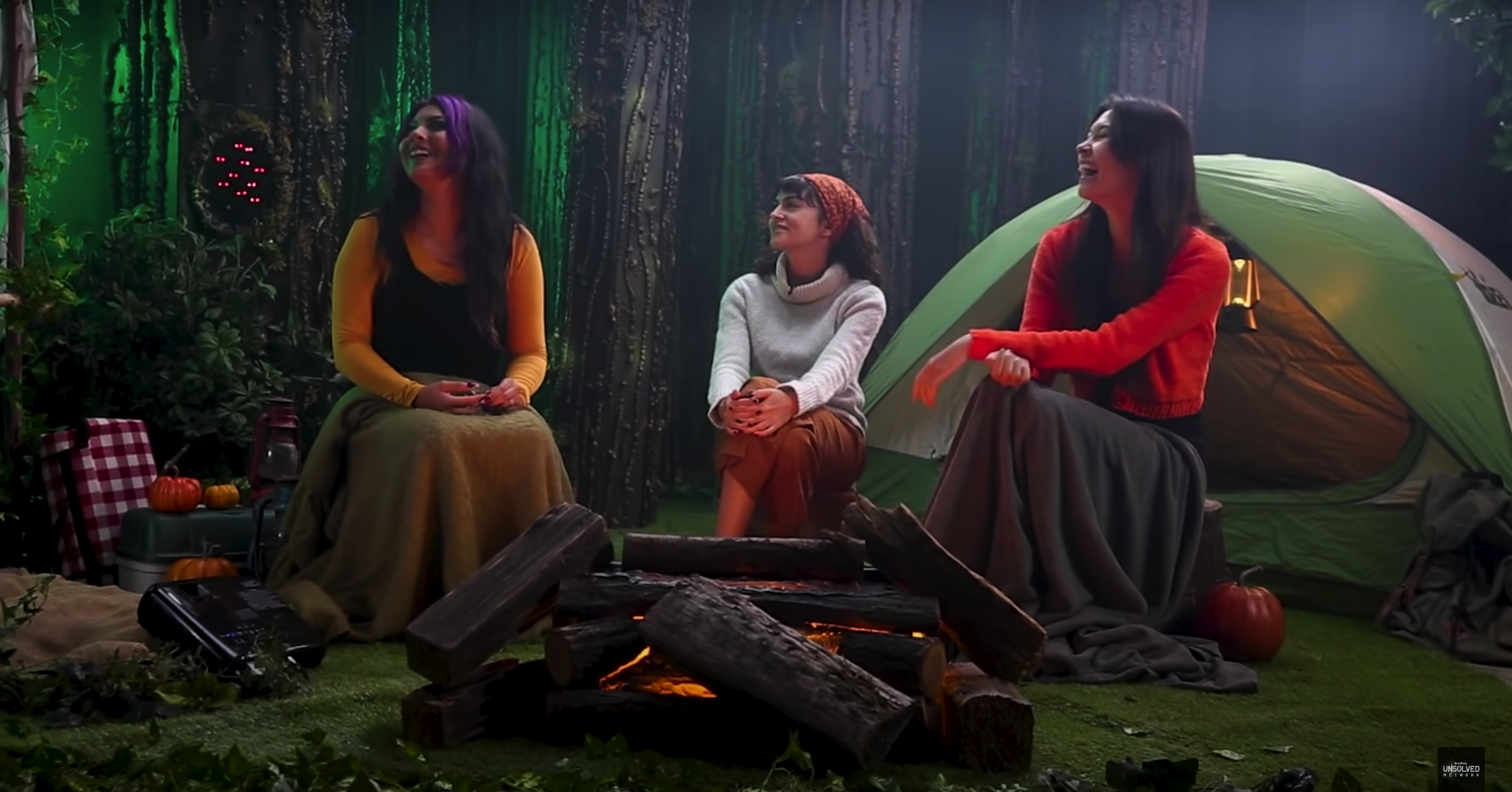 Forest Phenomenon - YouTube Series
This was a studio set build for a web series created for Buzzfeed Unsolved Network. Shot in-studio at Buzzfeed LA