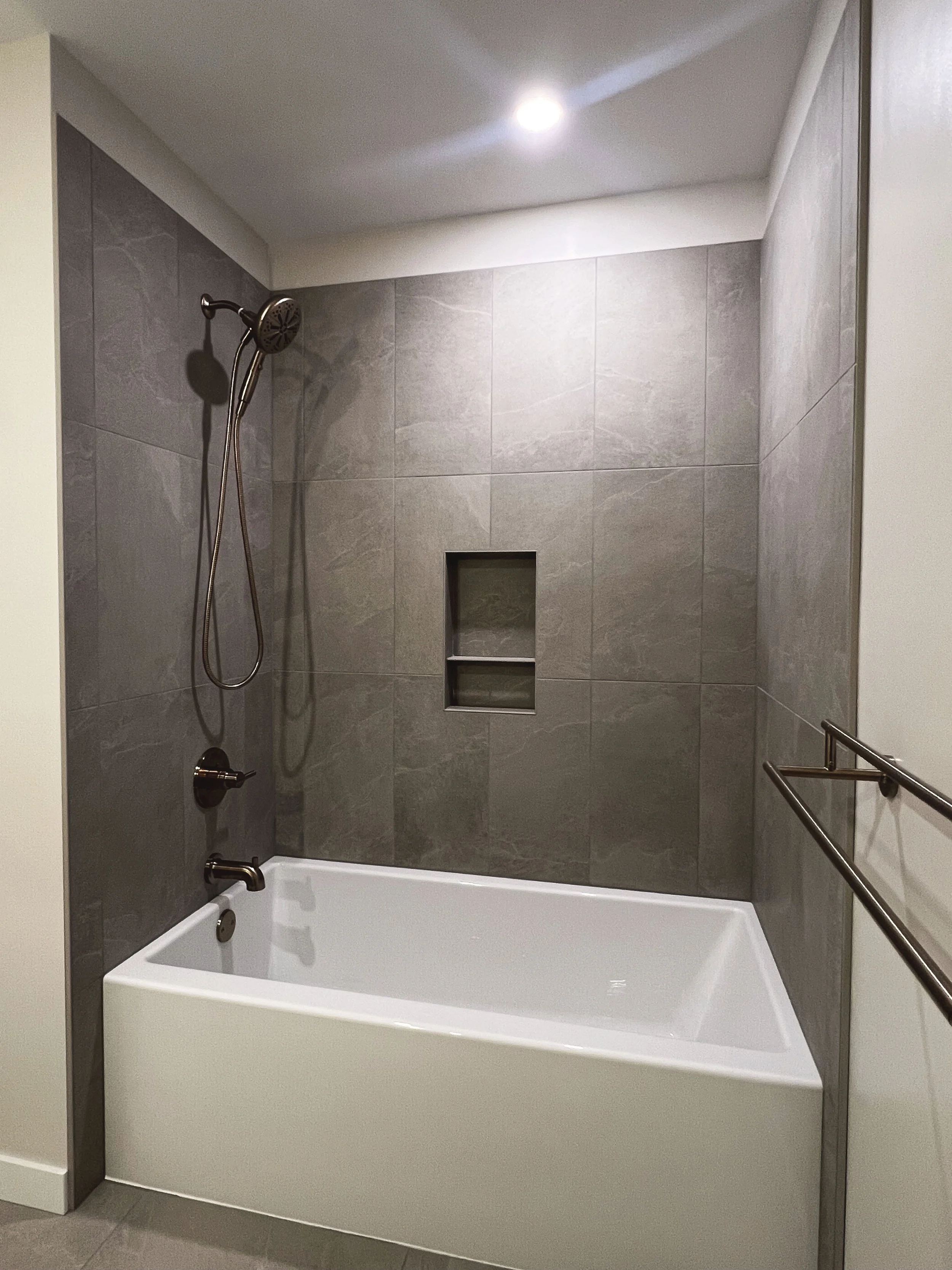 Drummond-Lane-Contracting_Shower-Tile-Niche.jpg