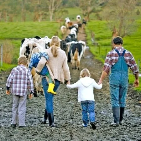 farmer-family-thinkstock.jpg