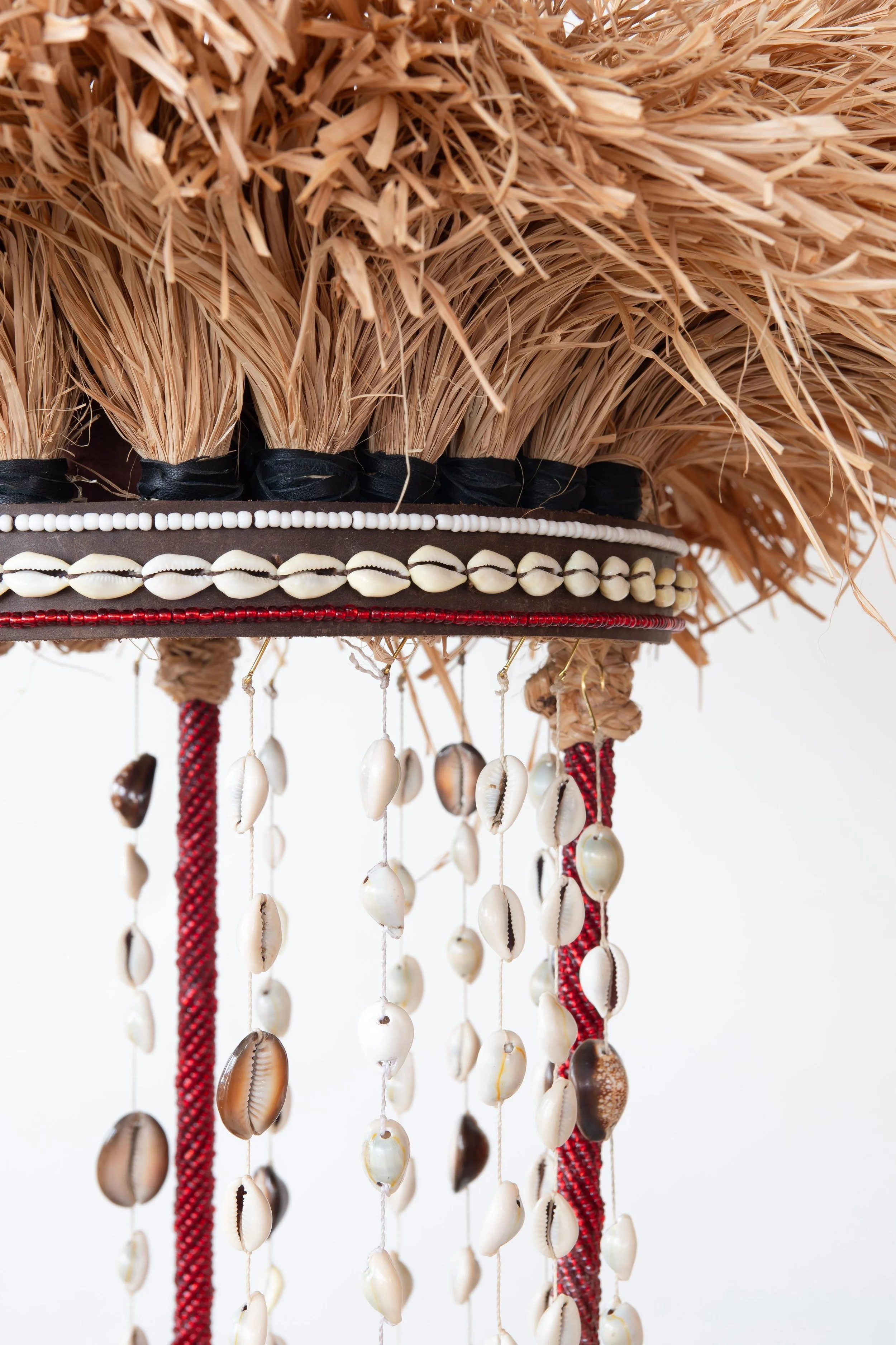 sopro-ancestral-obra de-arte-2025-christian-keco- artista-visual-detalhe-lado.JPG