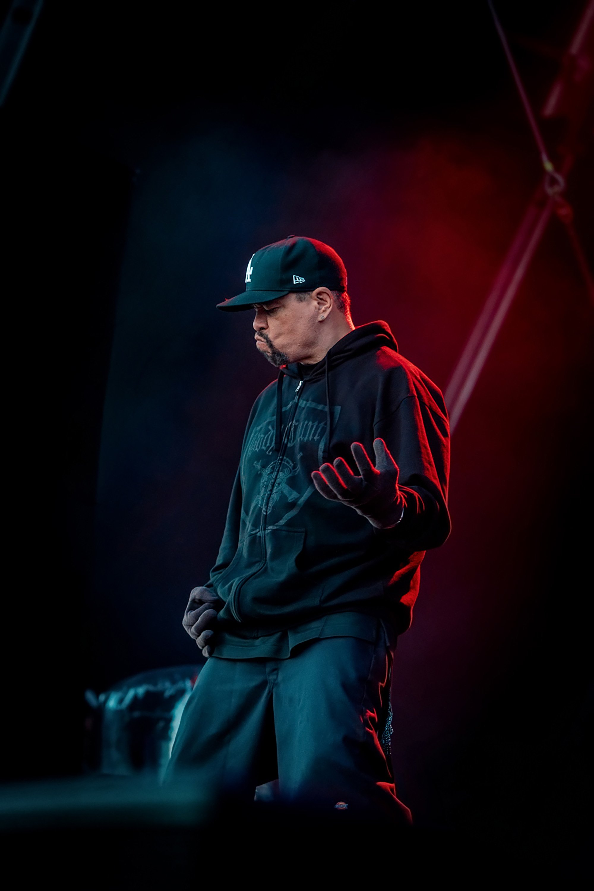 Ice-T Body Countin keulamiehenä Tuska Festivalilla. Musiikki- ja konserttikuvaus – valokuvaaja Sami Turunen.