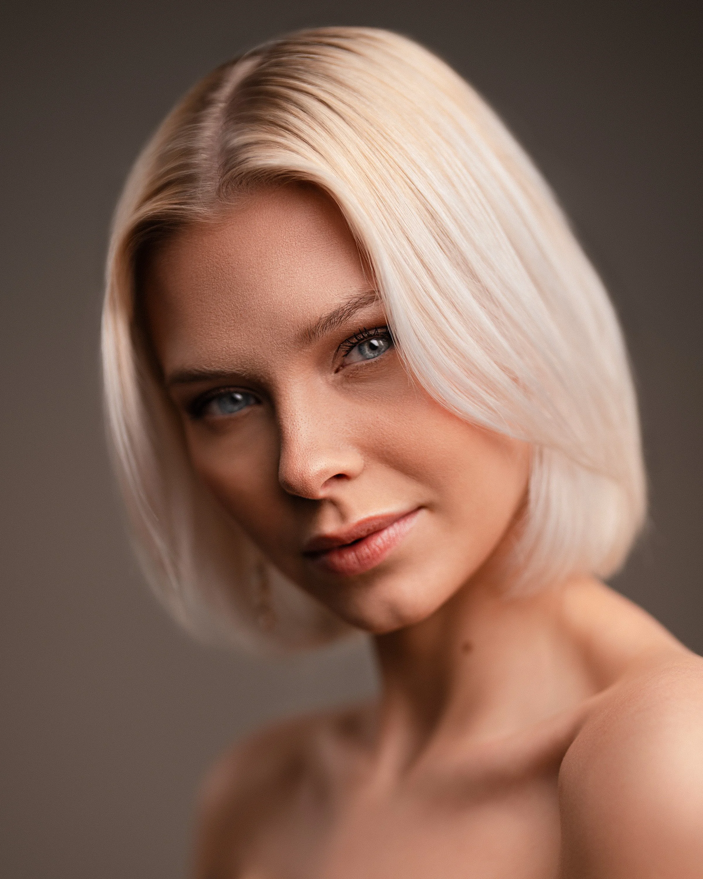 Miss Suomi Matilda Wirtavuori mallin portfolioon otetussa headshot-muotokuvassa. Muotokuvaus Helsinki – hyvän mielen valokuvaaja Sami Turunen.