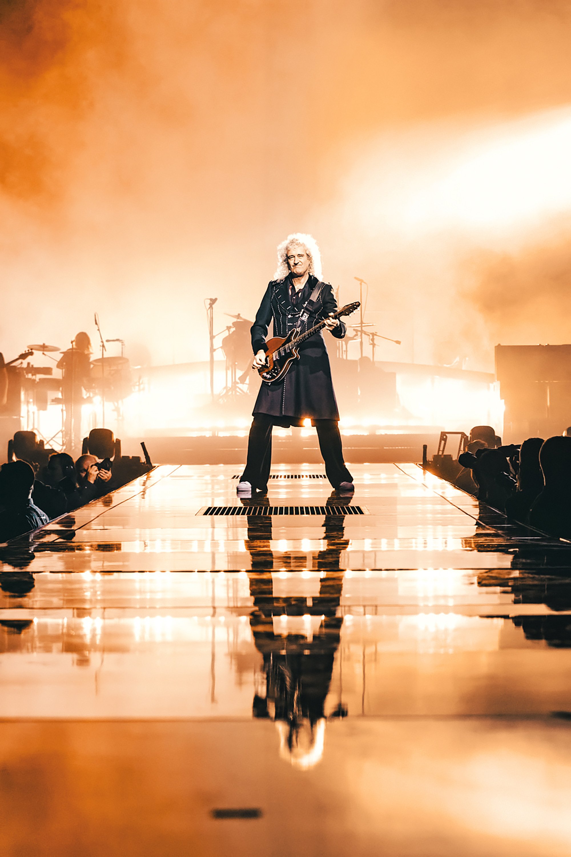 Legendaarisen Queen + Adam Lambert -yhtyeen kitaristi Brian May lavalla. Musiikki- ja konserttikuvaus – valokuvaaja Sami Turunen.