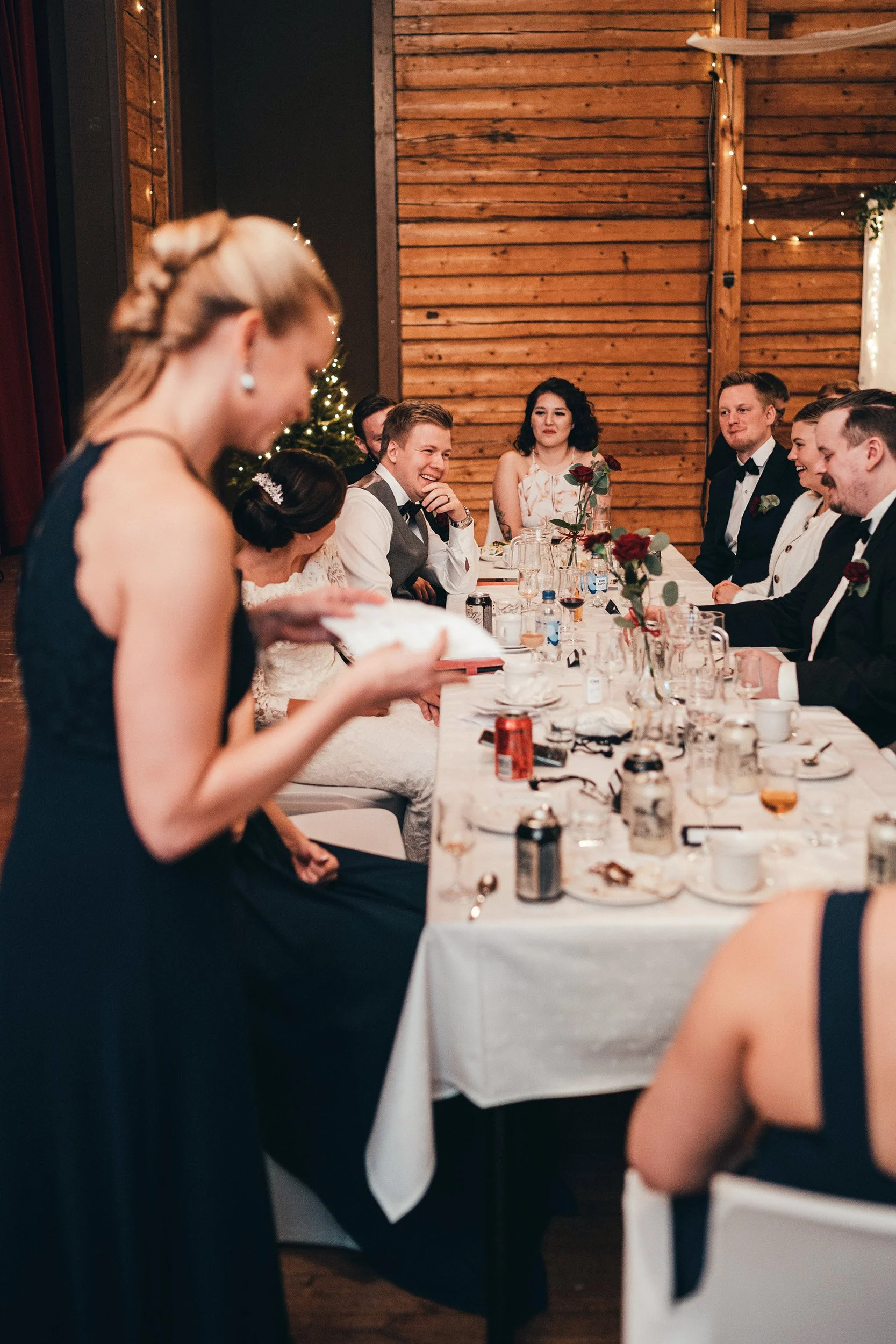 Kaason puhe hääparille Espoon Honkamajalla. Hääkuvaus Espoo – hyvän mielen valokuvaaja Sami Turunen.