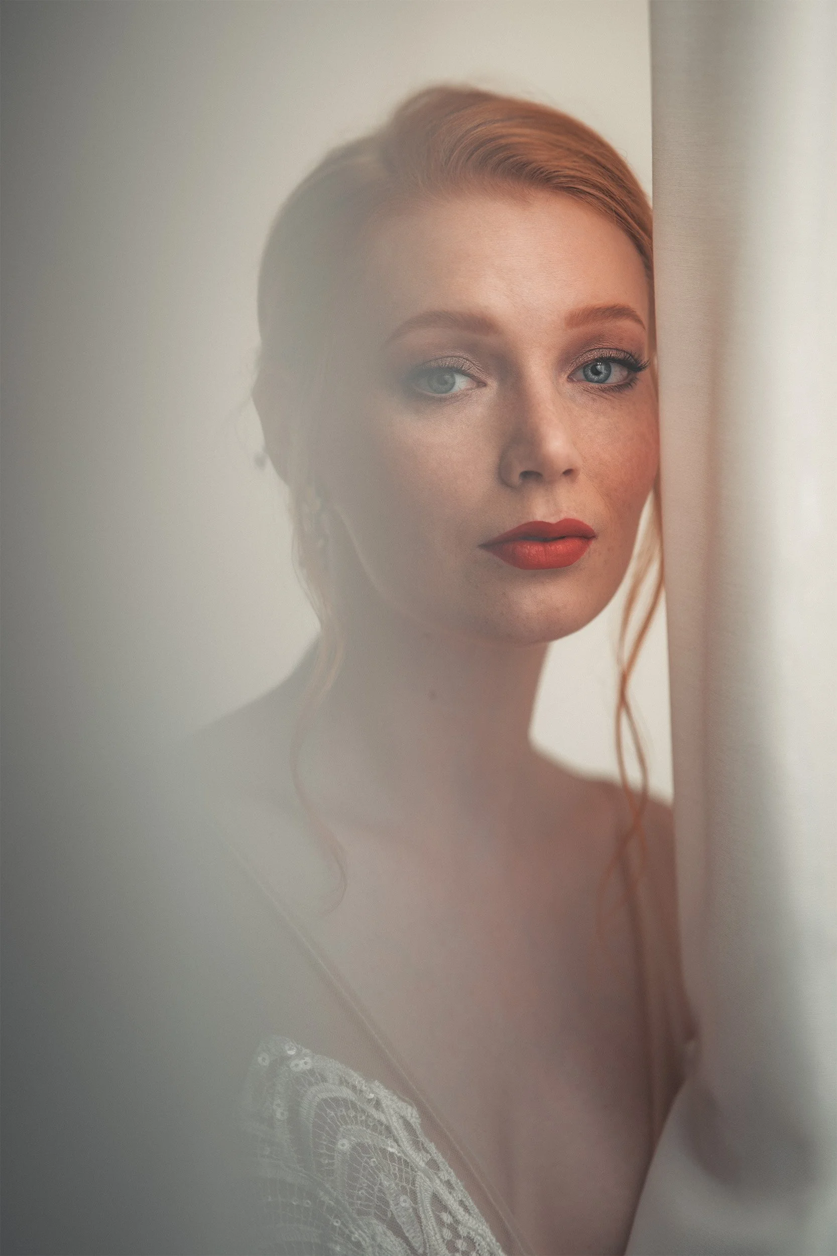 Morsiuskuvaus studiolla. Valokuvaus: Sami Turunen, malli: Minna Sorri, muah: Minja Konttori. Bridal portraits in Helsinki.