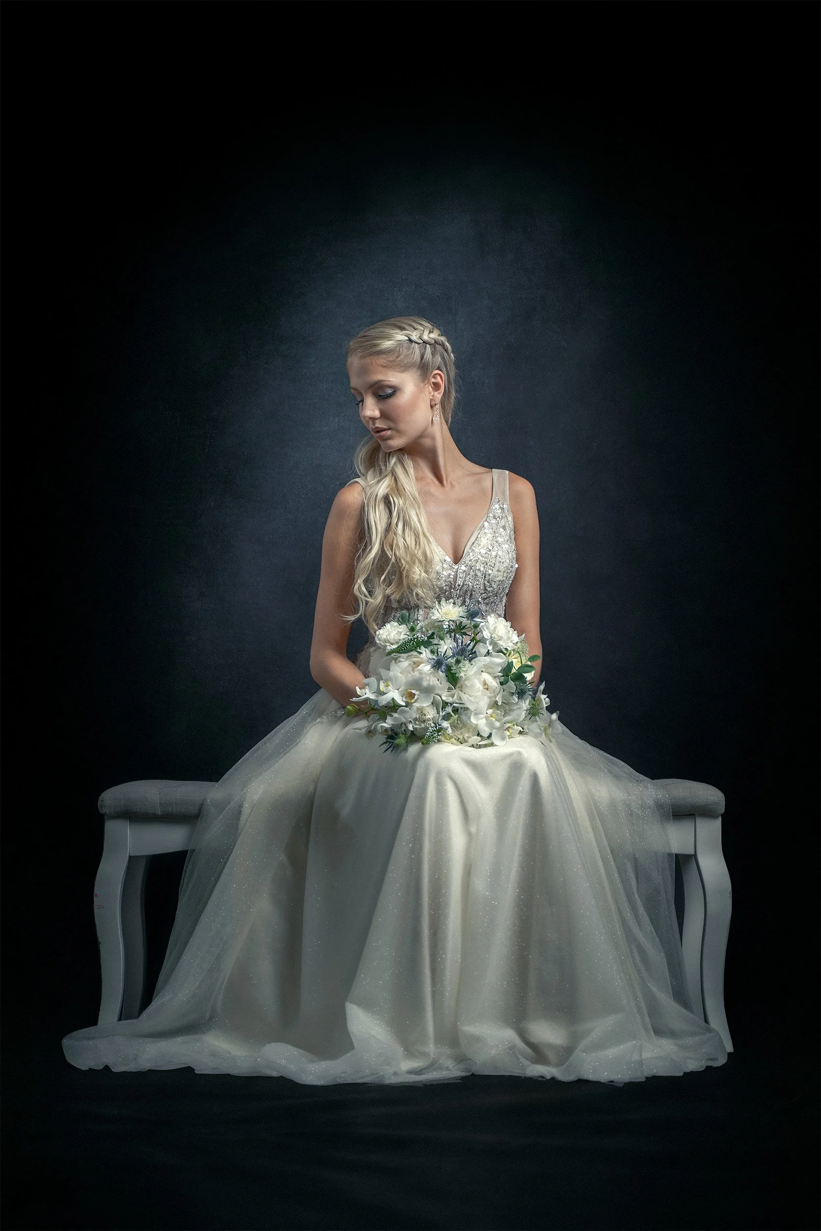 Morsiuskuvaus studiolla. Valokuvaus: Sami Turunen, malli: Nona Söderlund, puku: Mecco, muah: Sanni Pohjalainen, kukat: Home In Garden Kauniainen. Bridal portraits in Helsinki.