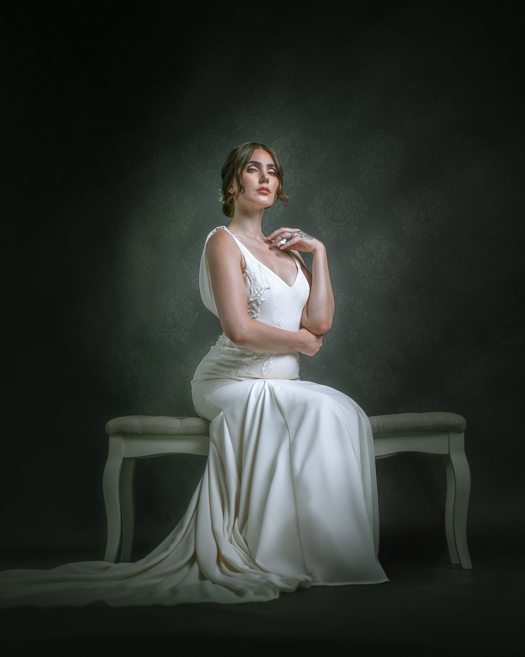Morsiuskuvaus studiolla. Valokuvaus: Sami Turunen, malli: Suvi Vallarén, puku: Katariina Tuttavainen (Ilmatar Couture), muah: Sanni Pohjalainen. Bridal portraits in Helsinki.
