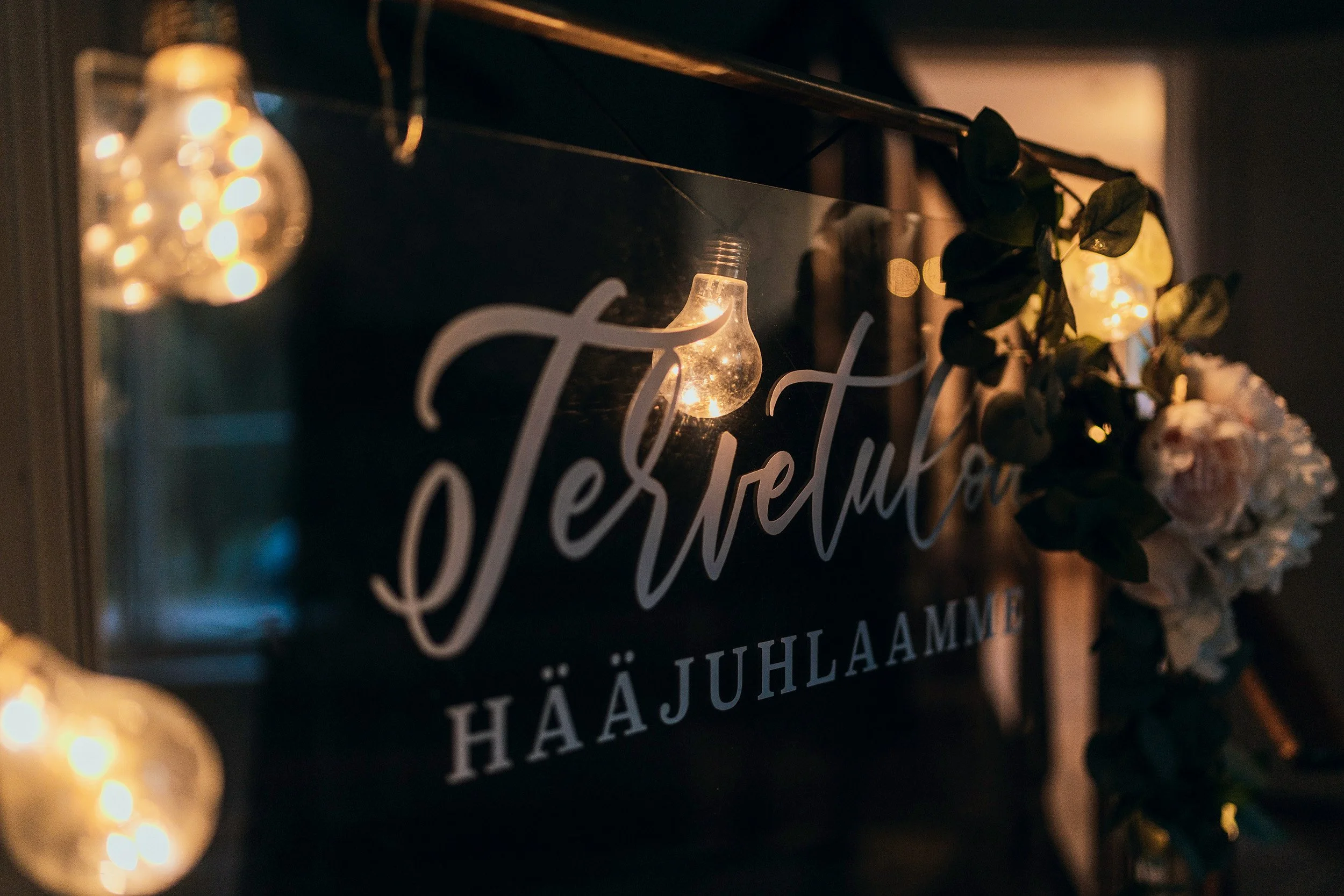 Hääsomiste kesähäissä Bokvillanin juhlatilassa Helsingin Arabiassa. Hääkuvaus Helsinki - Hyvän mielen hääkuvaaja Sami Turunen.