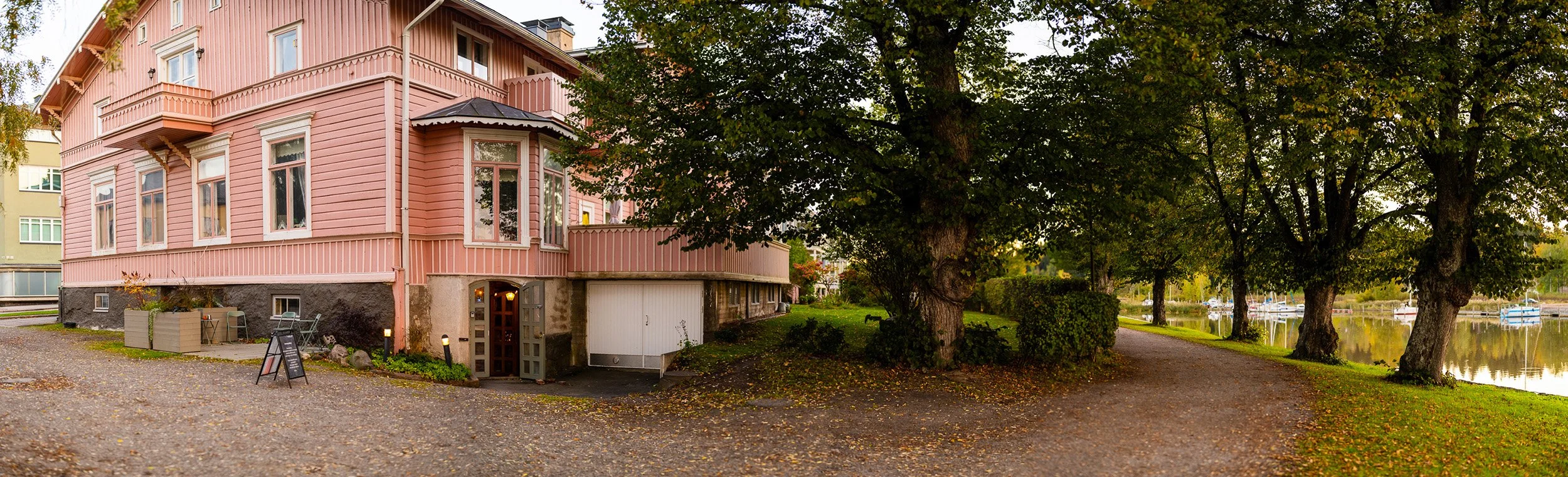 Panoramakuva juhlatila Levinistä. Hääkuvaus Porvoo – hyvän mielen valokuvaaja Sami Turunen.