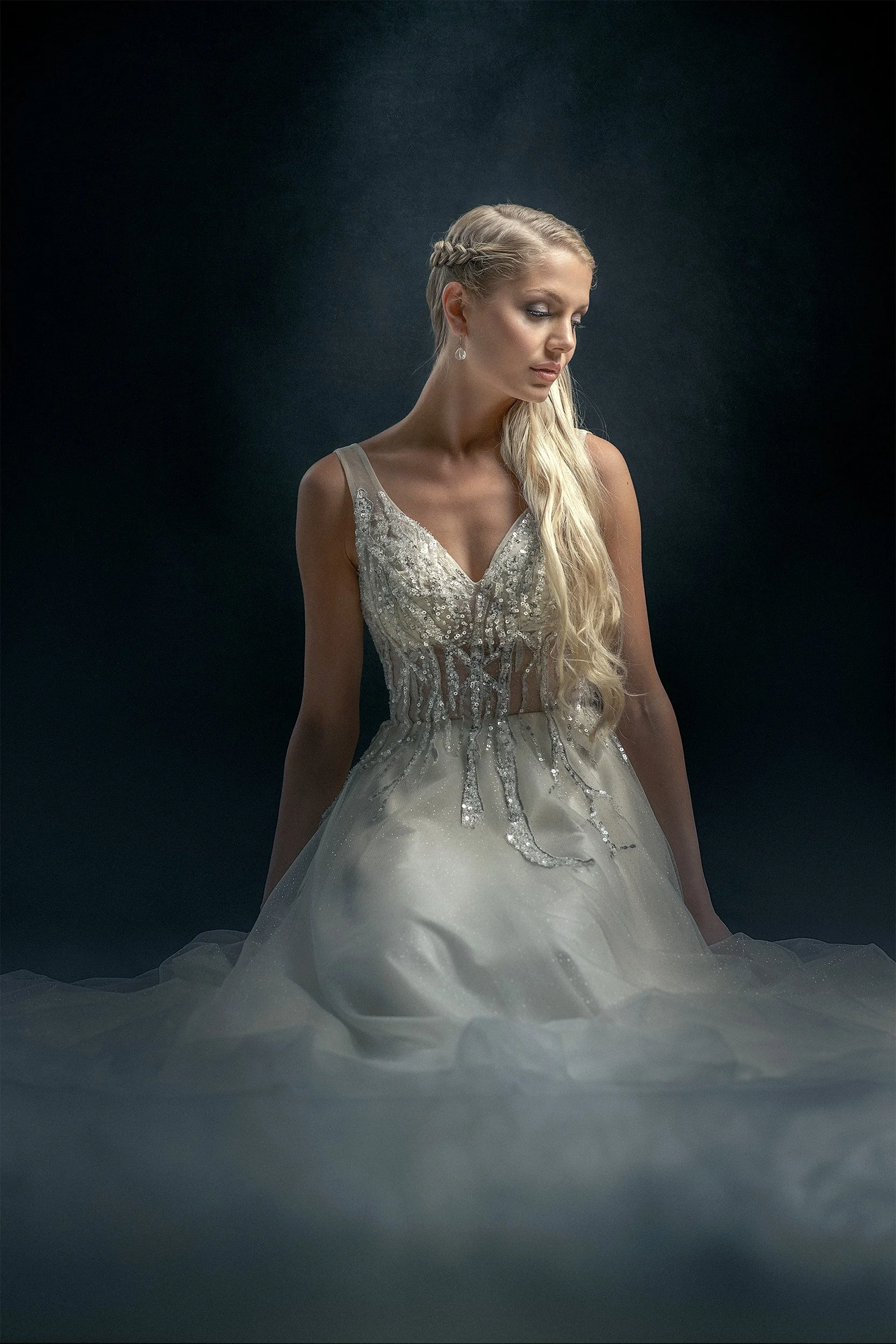 Morsiuskuvaus studiolla. Valokuvaus: Sami Turunen, malli: Nona Söderlund, puku: Mecco, muah: Sanni Pohjalainen. Bridal portraits in Helsinki.