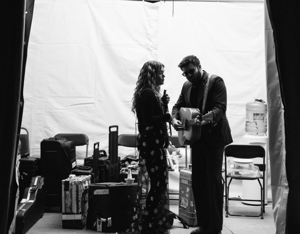 REVIEW: Angus &amp; Julia Stone Bring ‘Karaoke Bar’ to LA