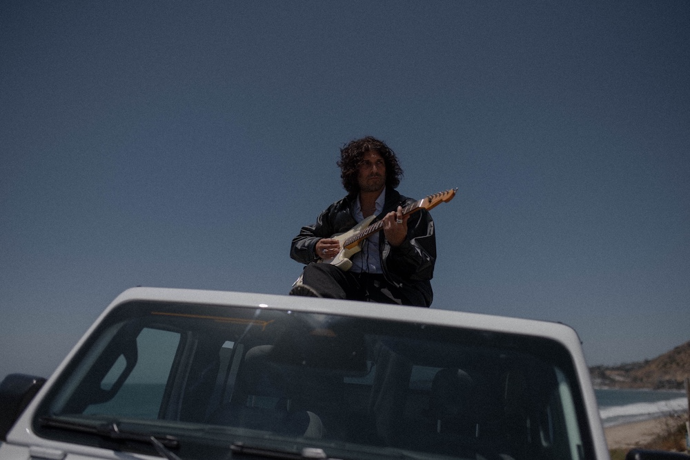 REVIEW: Sam Louis is an Alt-Pop Tour De Force on Upcoming Track “cave in”