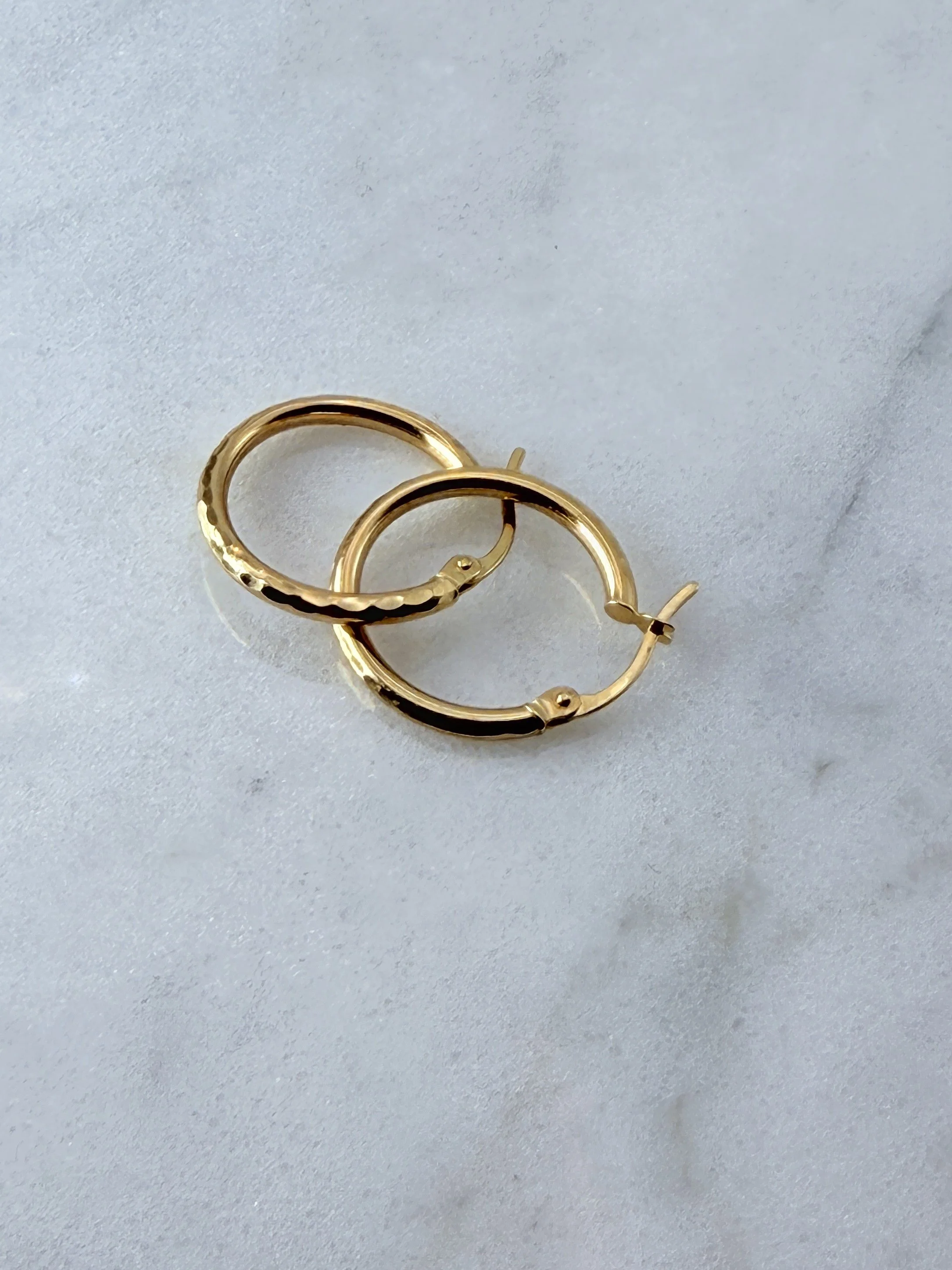 earring  oops round texture 18k $440 #707 -2.JPG