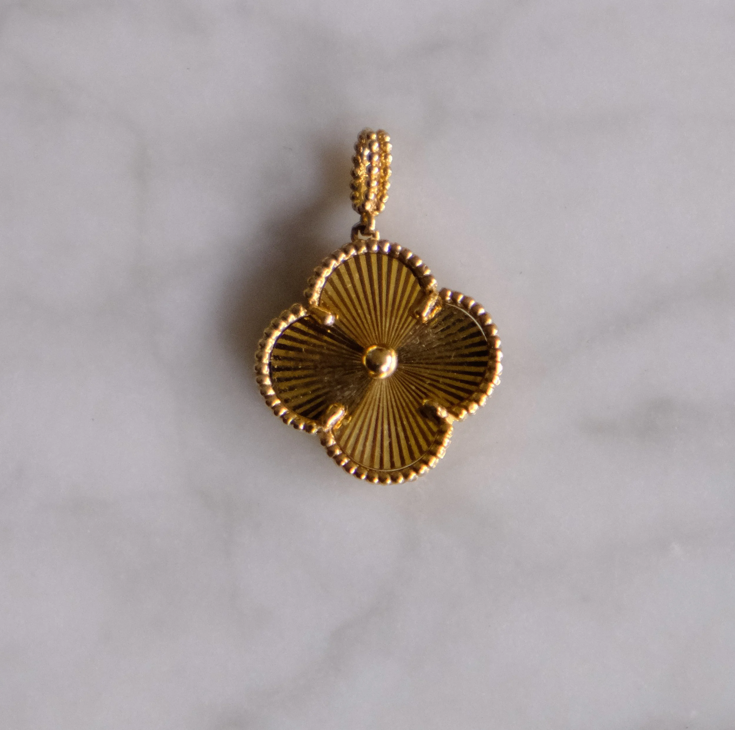 pendant clover yellow gold $767 #194..JPG