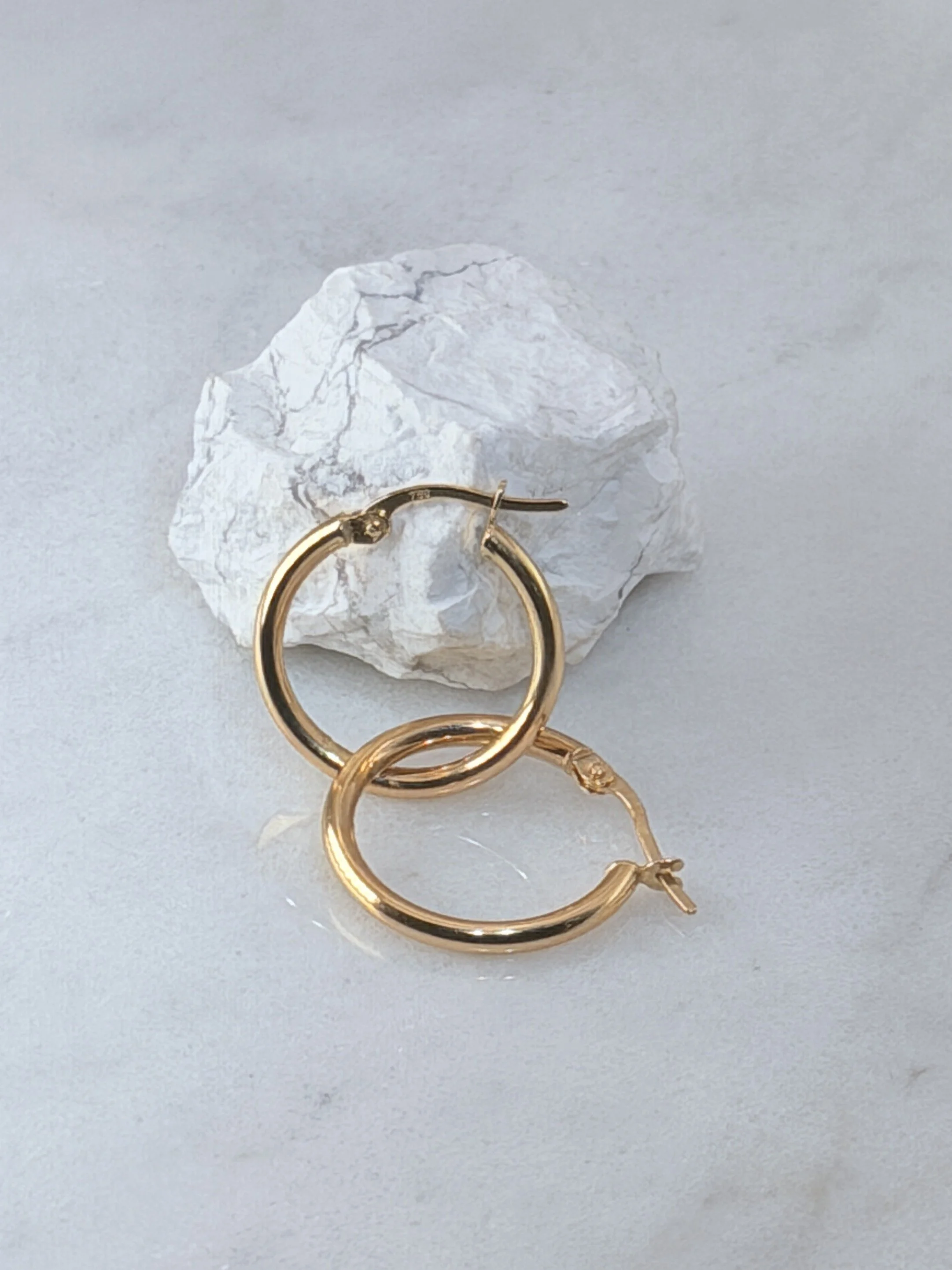 earring  oops round 18k $440 #708 -1.jpg