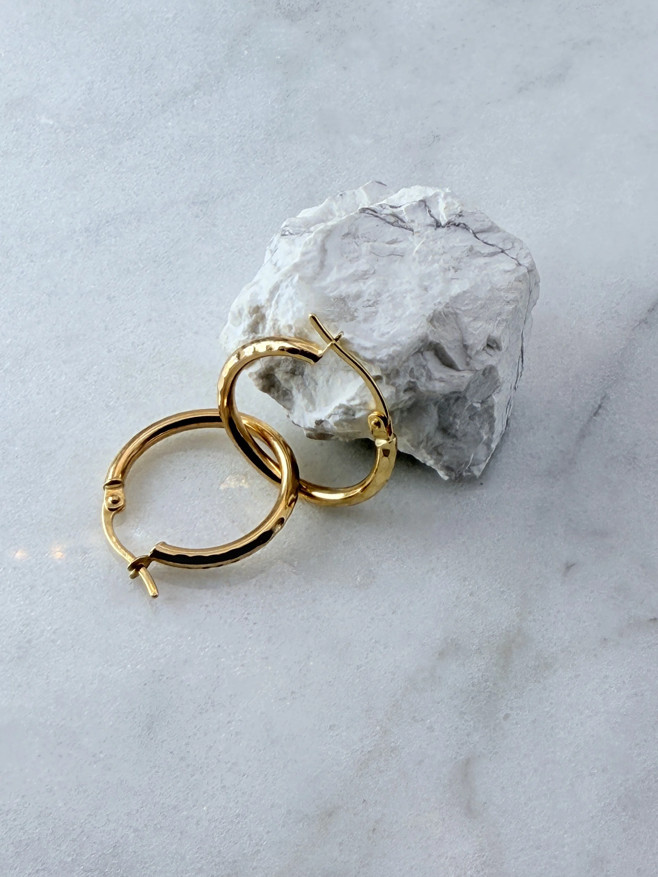 Earring 18k  Hoop Textured Style