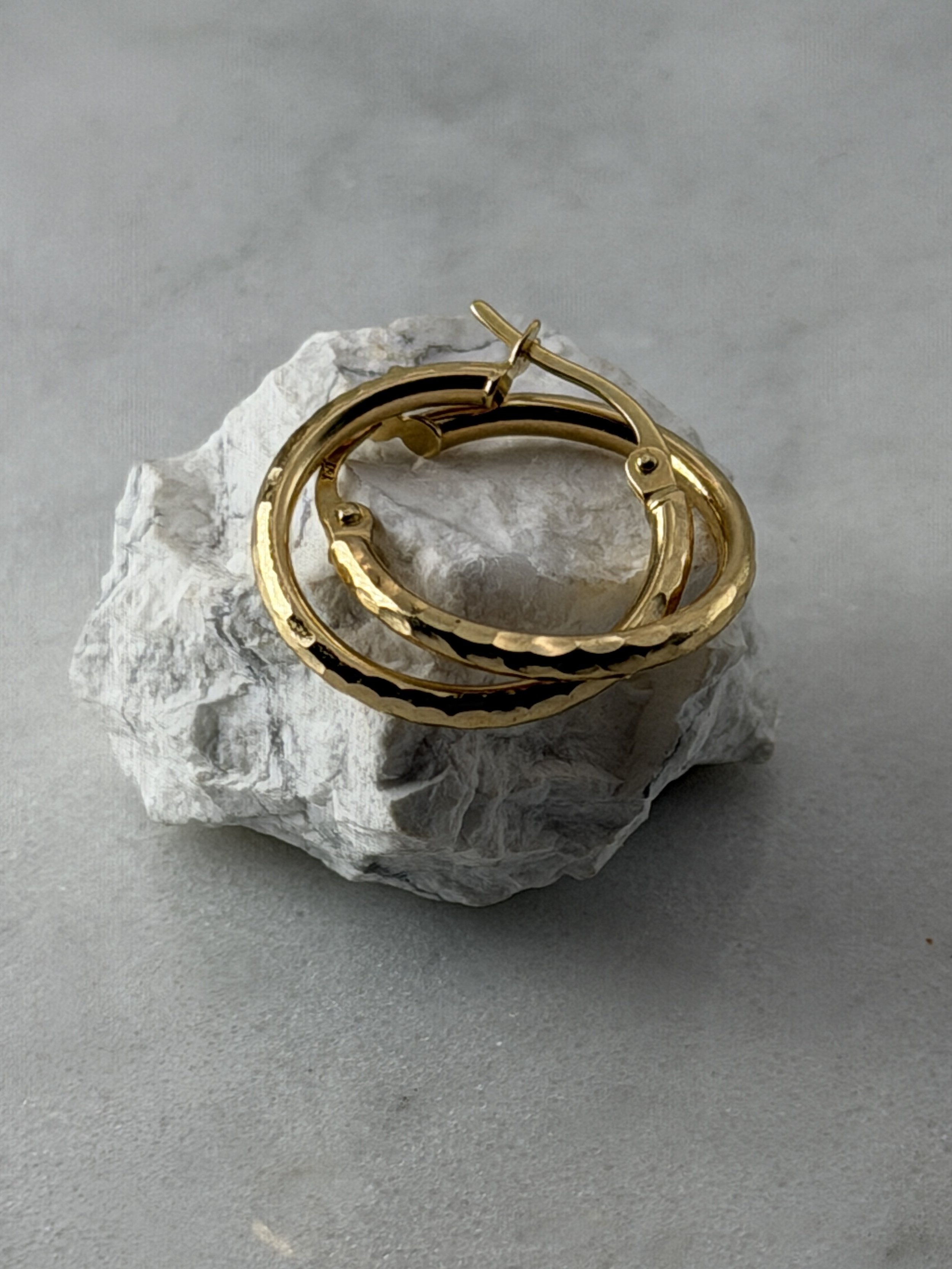 earring  oops round texture 18k $440 #707 -1.JPG