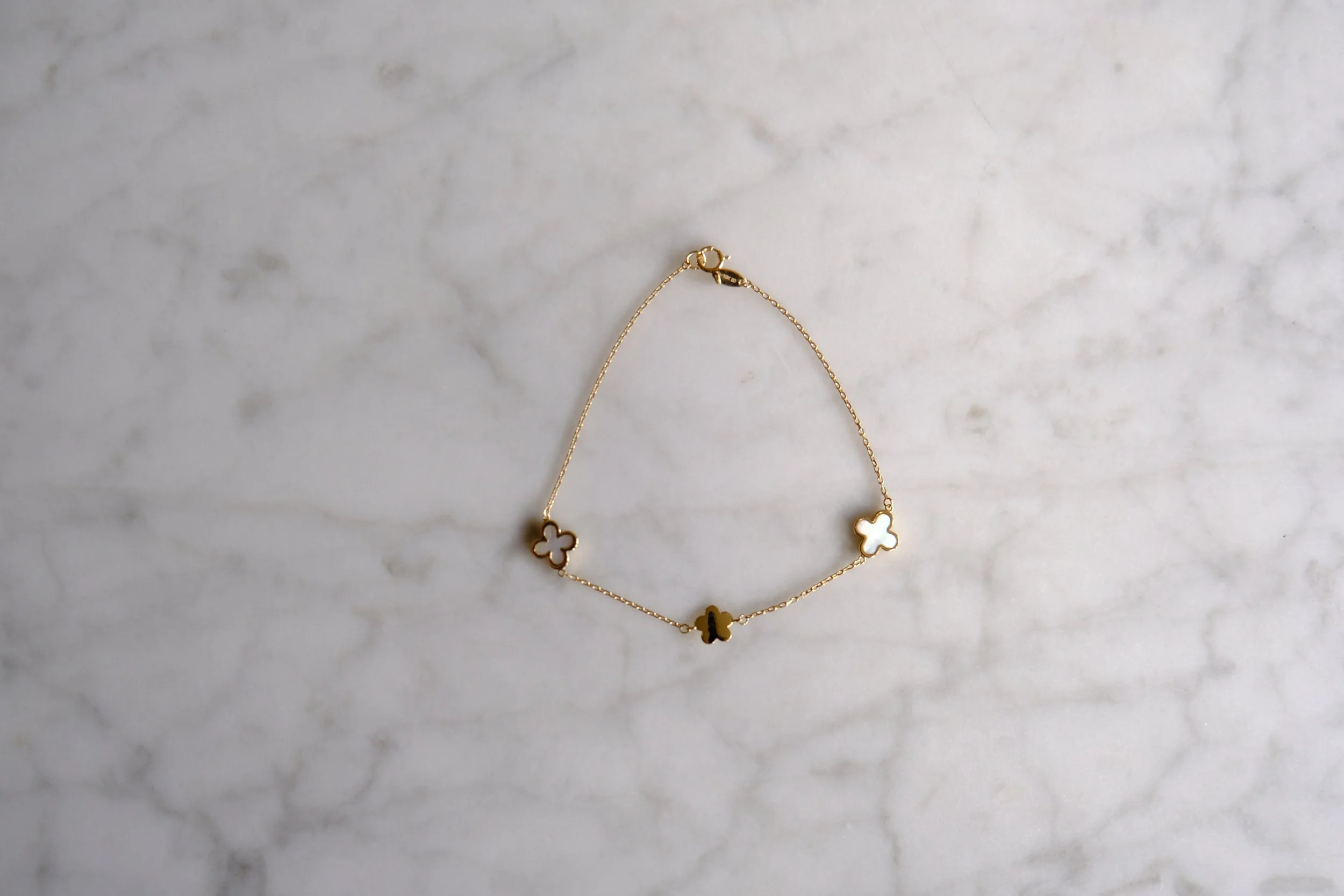 Bracelet clover mother pearl $$390 #5 original 1.JPG