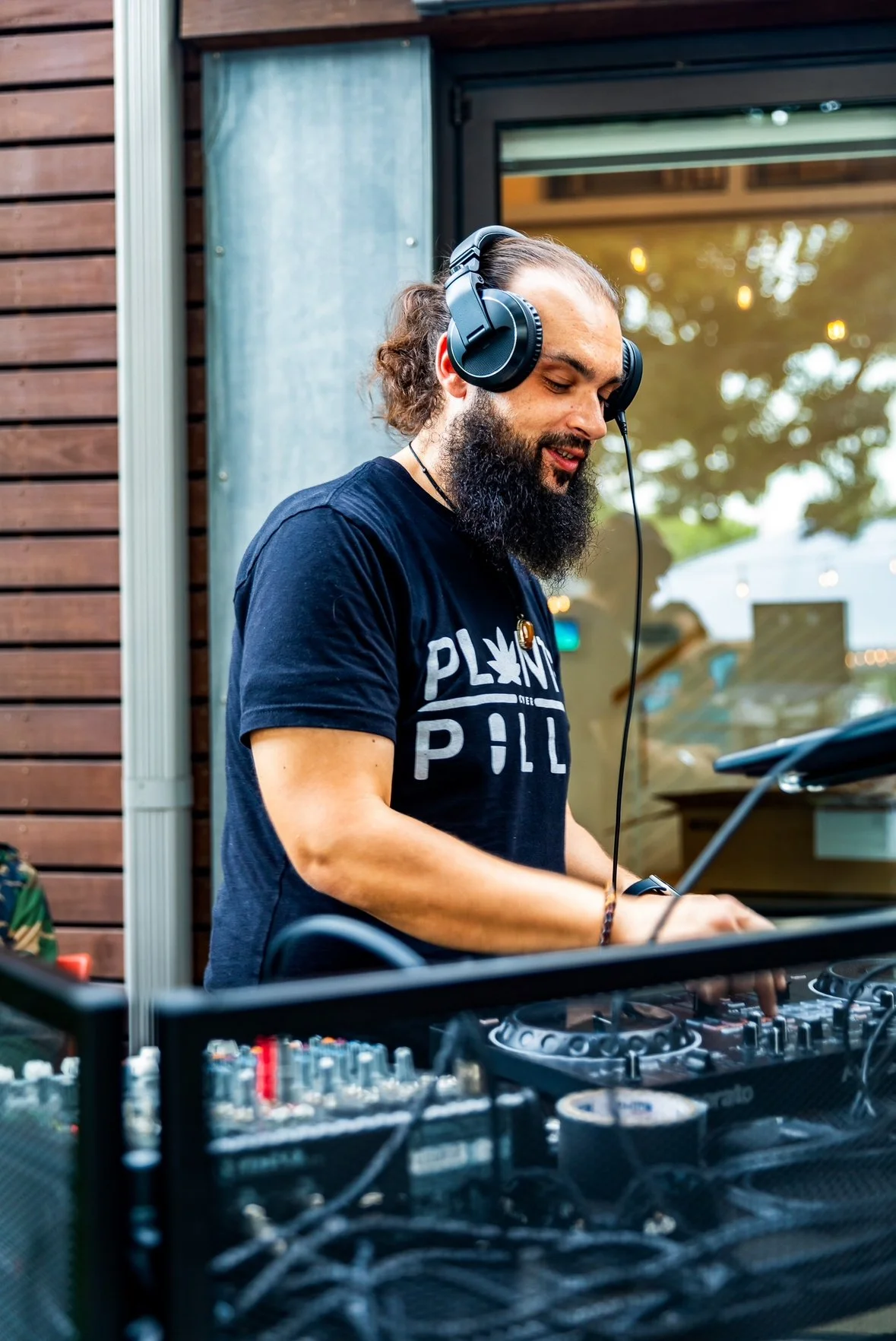 Scendsei DJing at the Museum of Science and Industry in Chicago