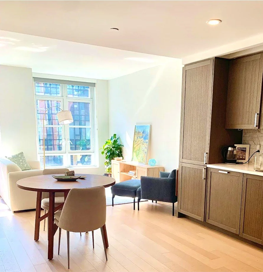 interior-design-modern-apartment-nyc-wood-warm-learn-to-design-interiors-online-school.jpg