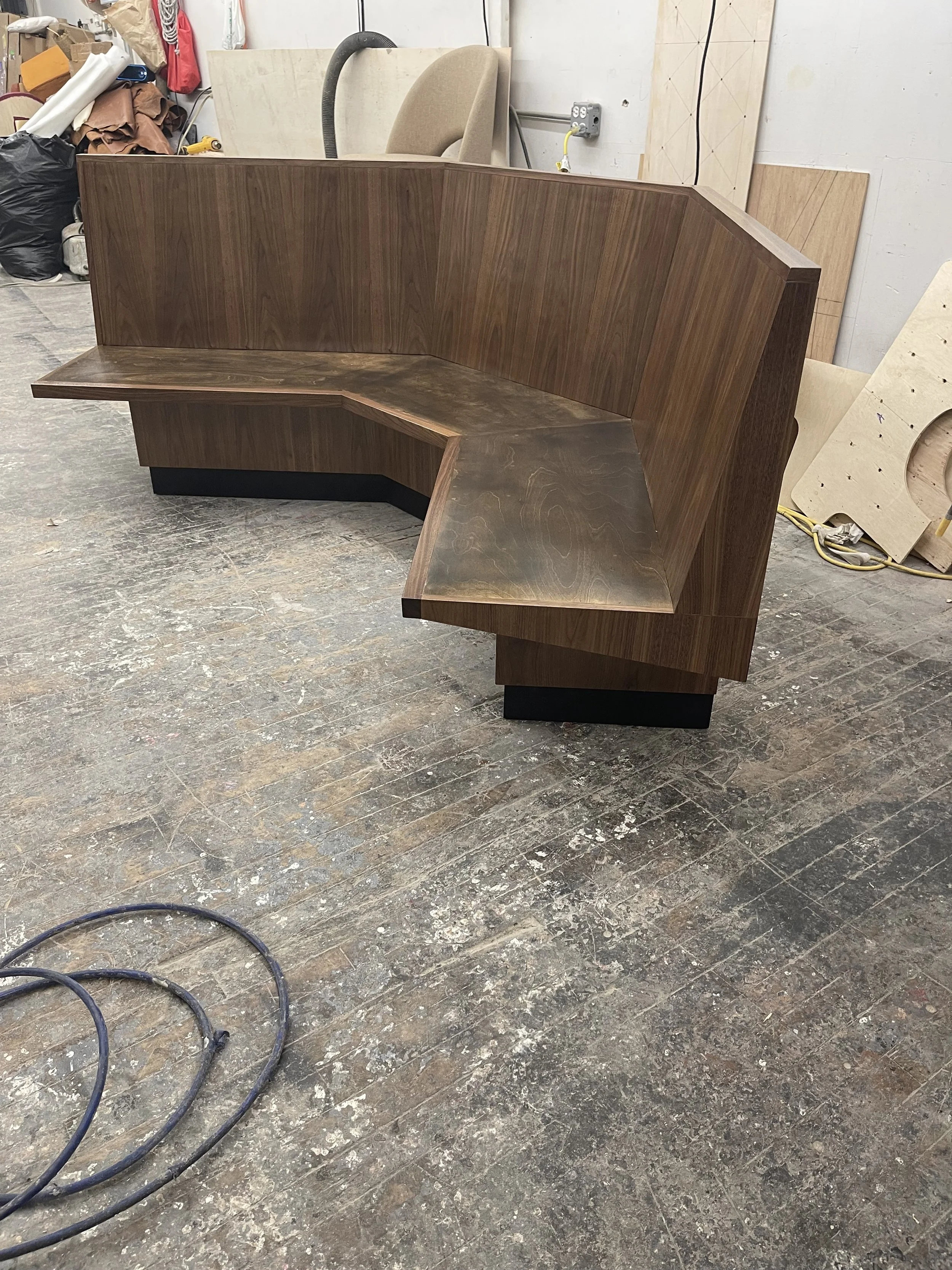 Construction of wood banquette 