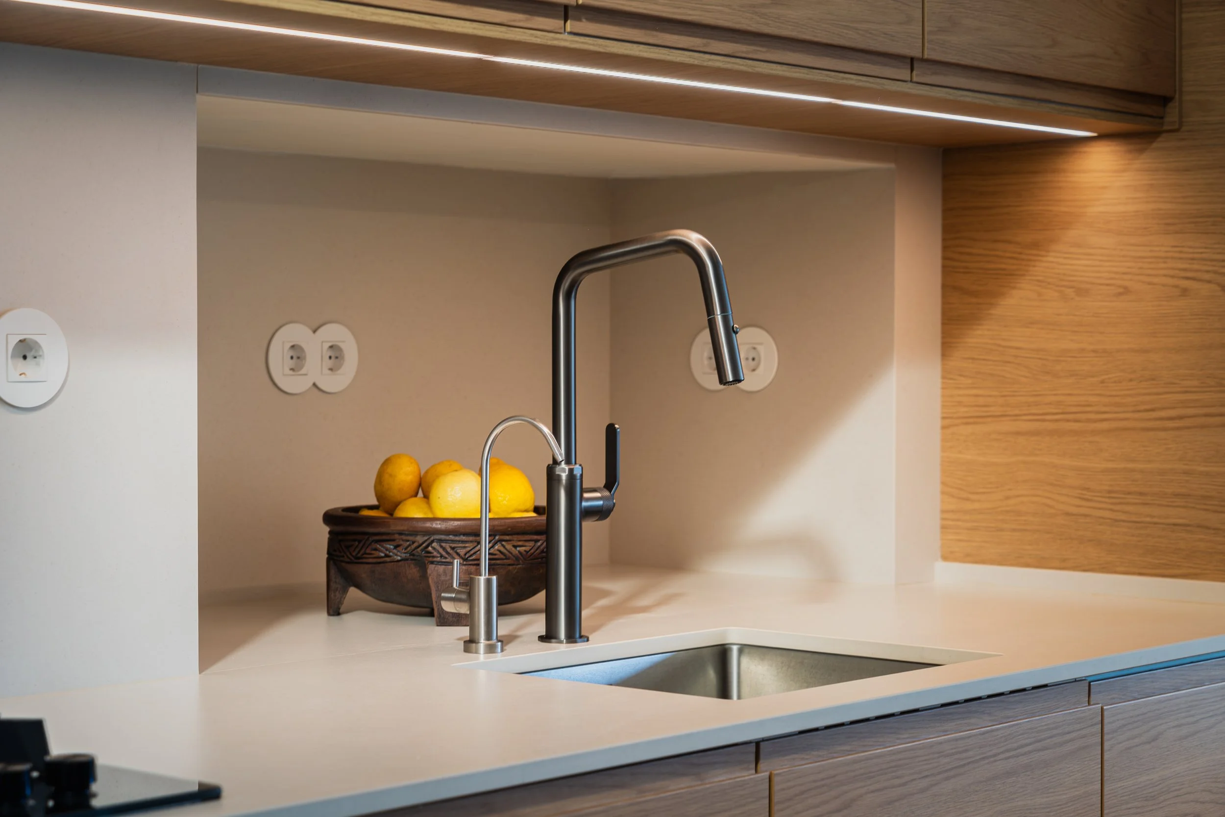 DSC06708-HDR.jpg    12.jpg