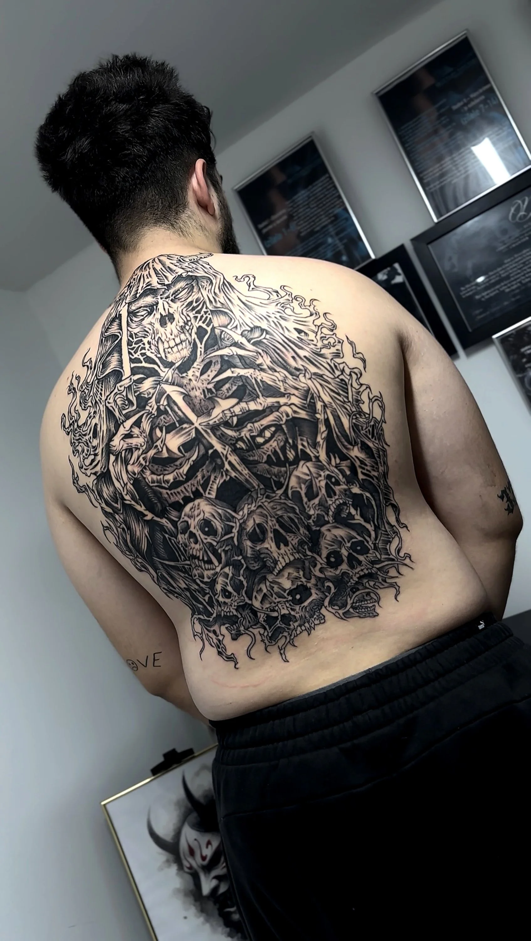 Tatuaj graphic, compoziție personalizată.