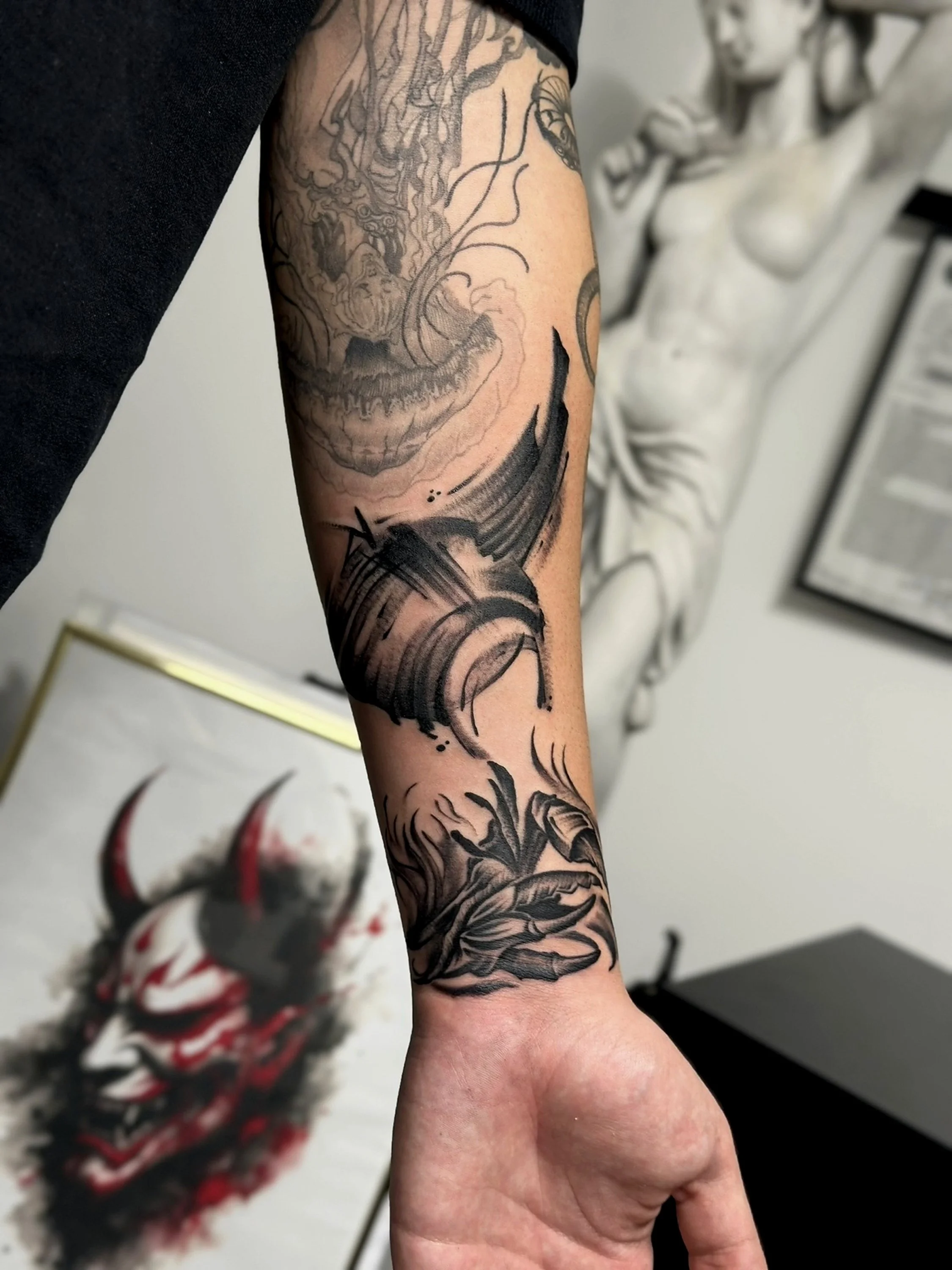 Tatuaj graphic, compoziție personalizată.